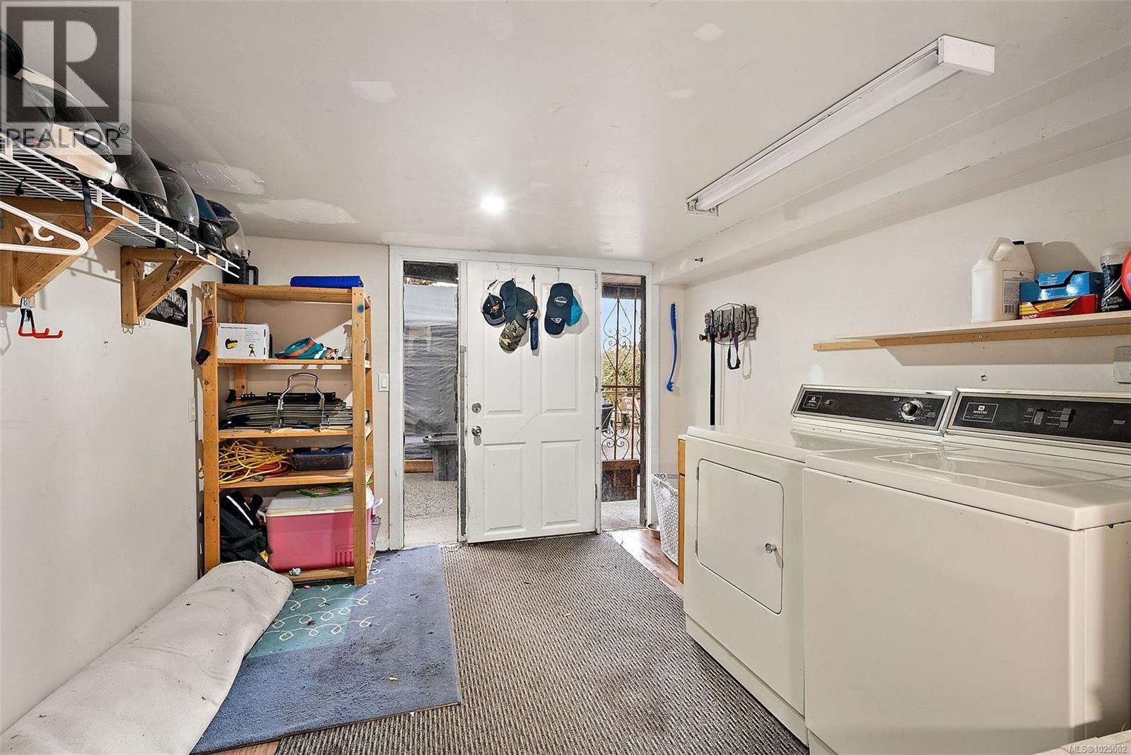 9146 West Saanich Rd, North Saanich