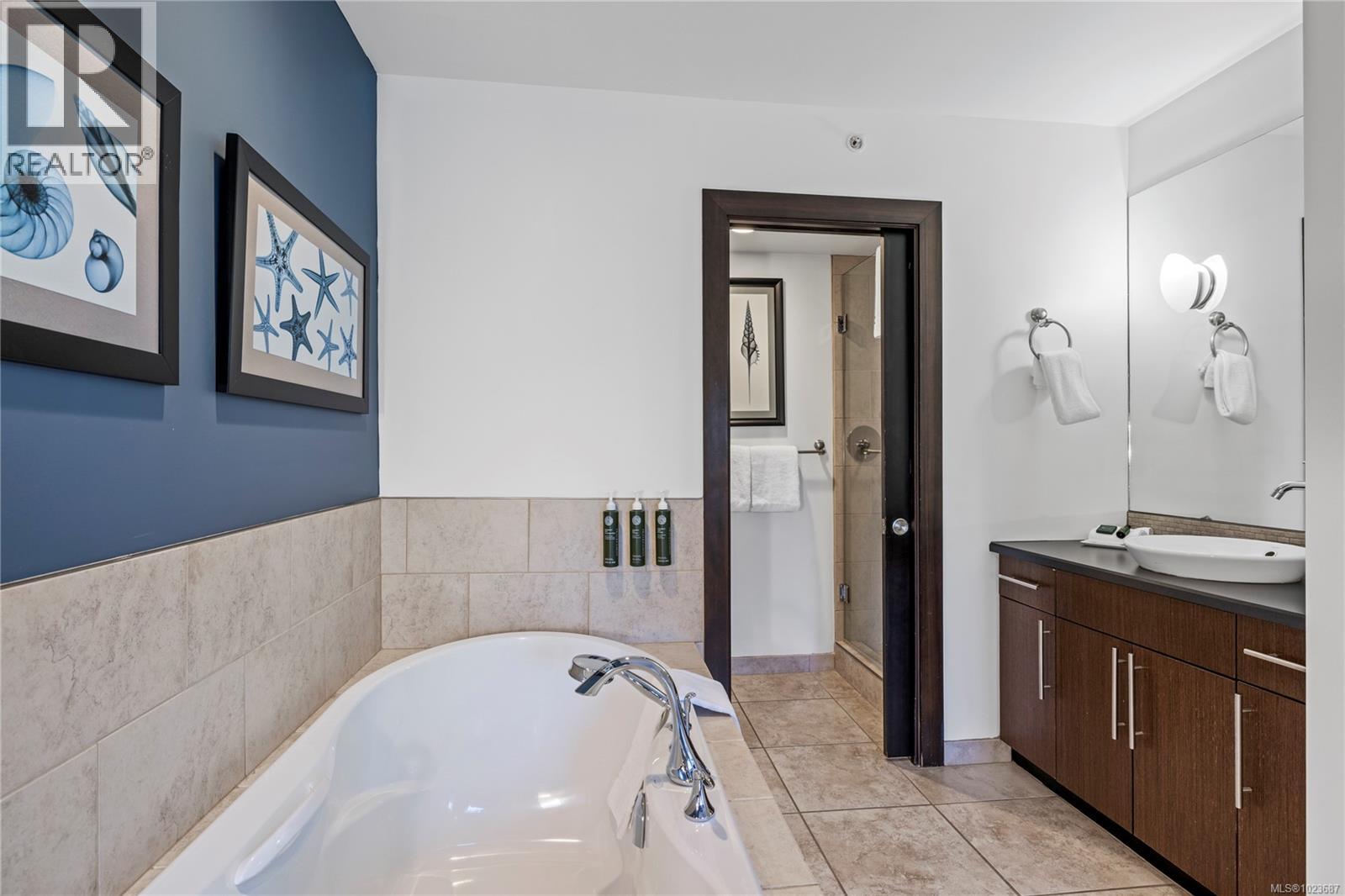 242 1175 Resort Dr, Parksville