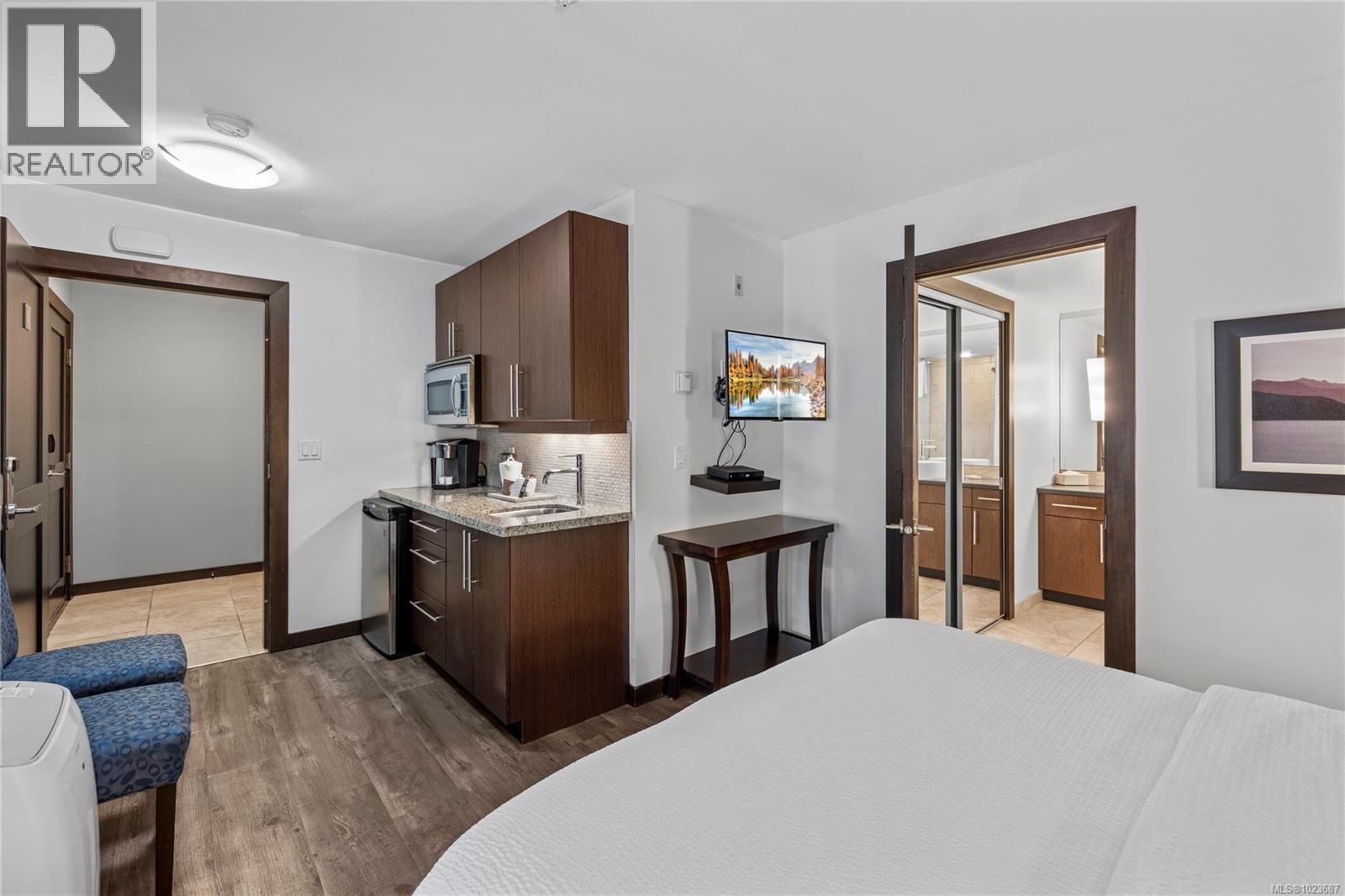 242 1175 Resort Dr, Parksville