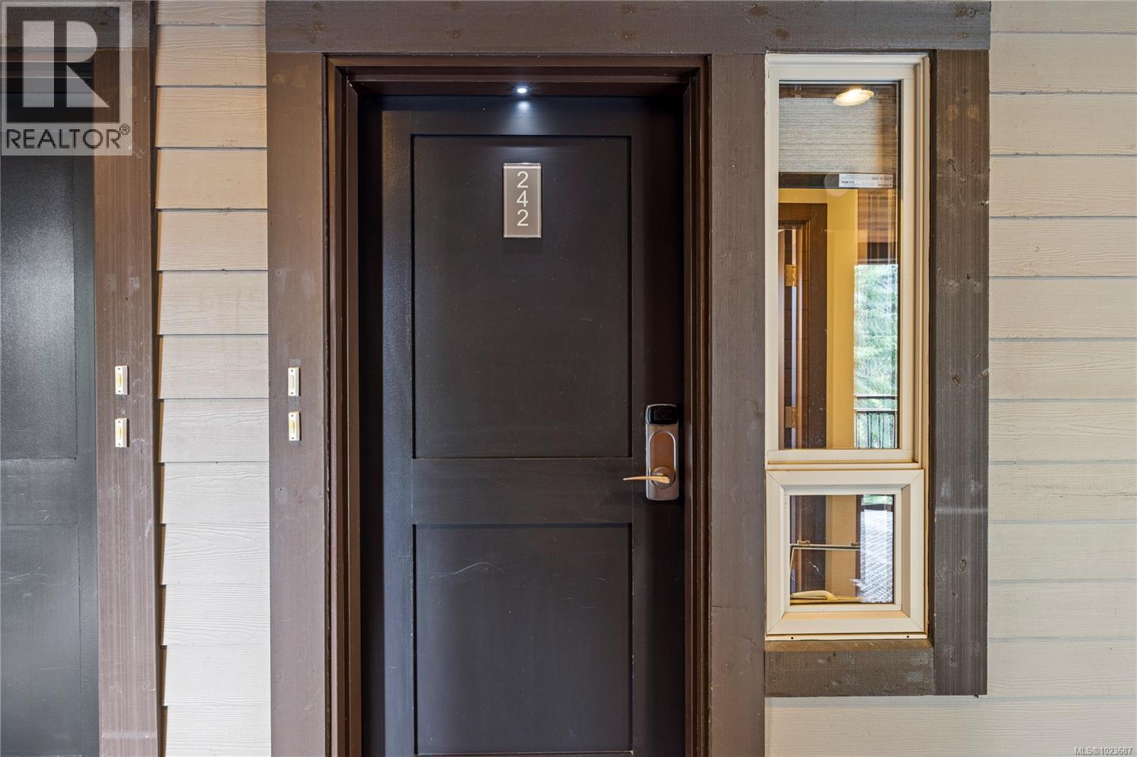 242 1175 Resort Dr, Parksville