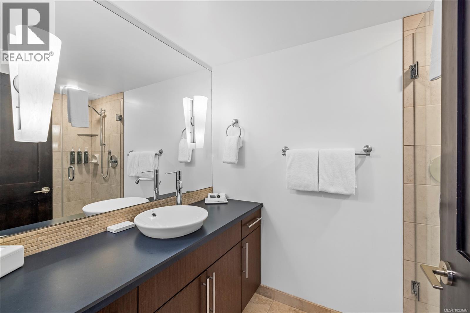 242 1175 Resort Dr, Parksville