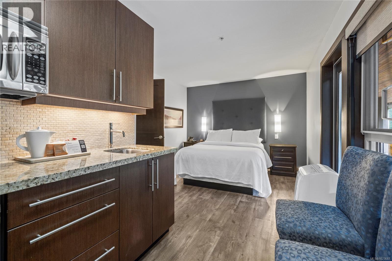 242 1175 Resort Dr, Parksville