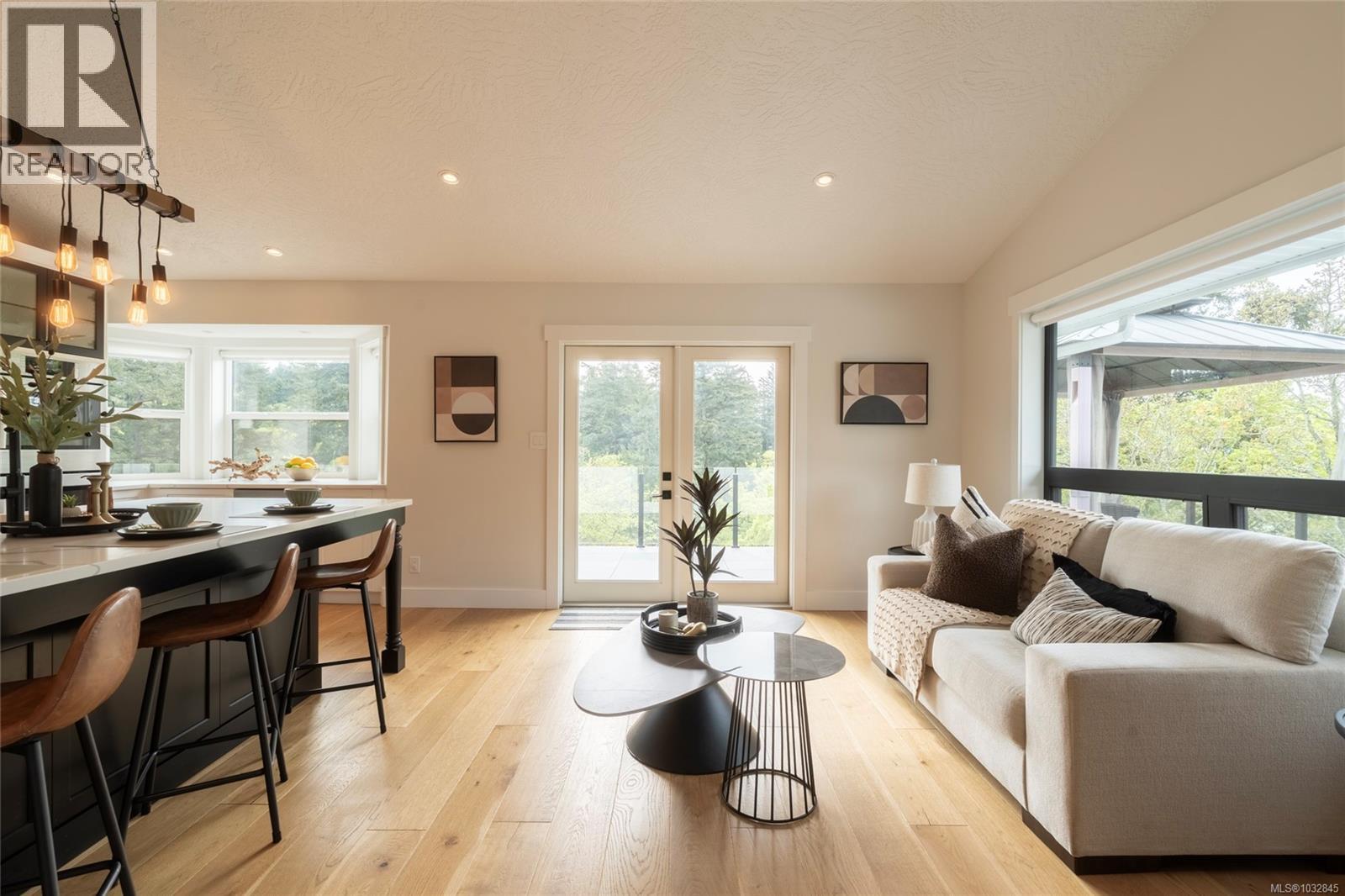 77 View Royal Ave - 13