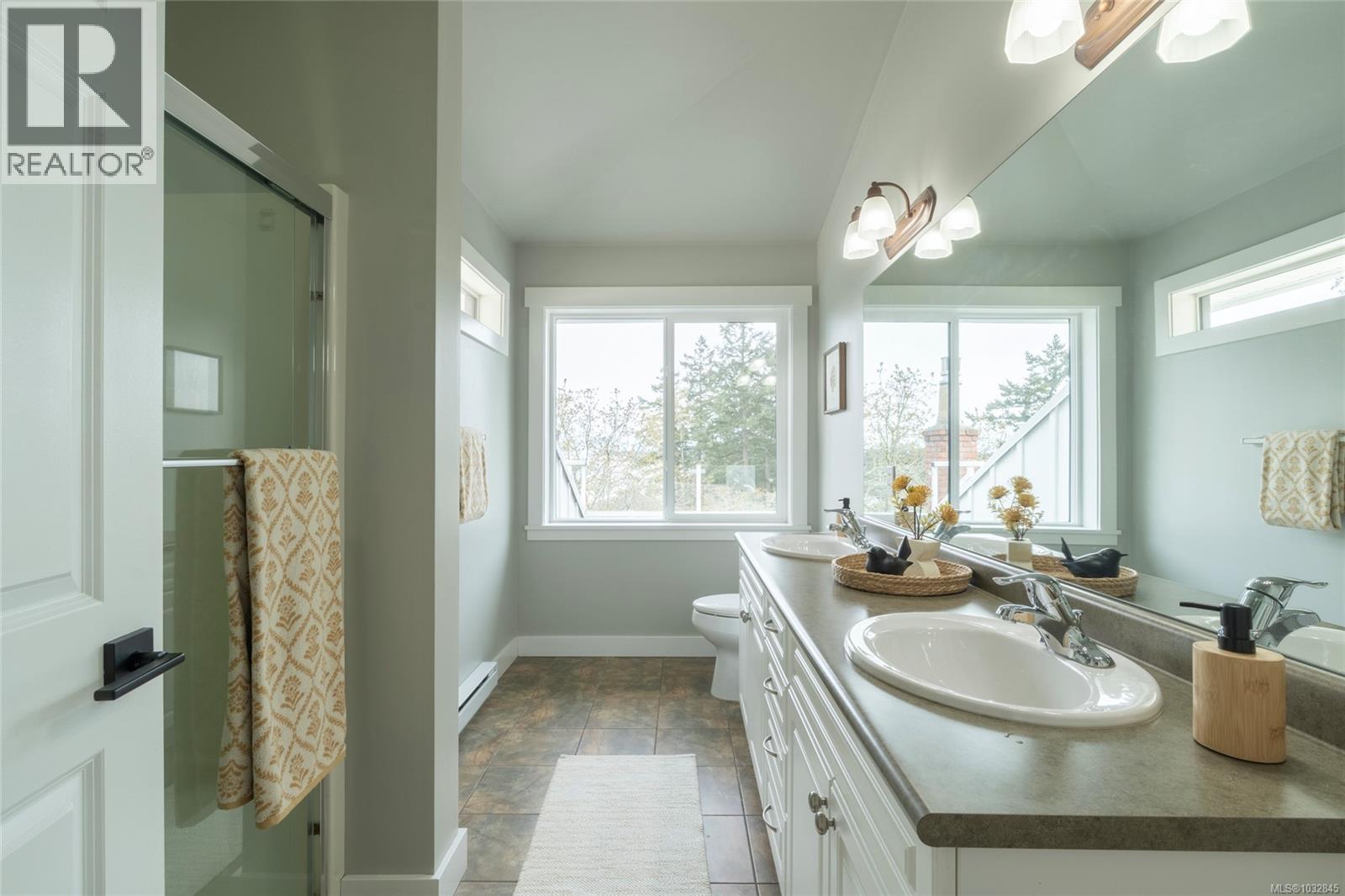 77 View Royal Ave - 35