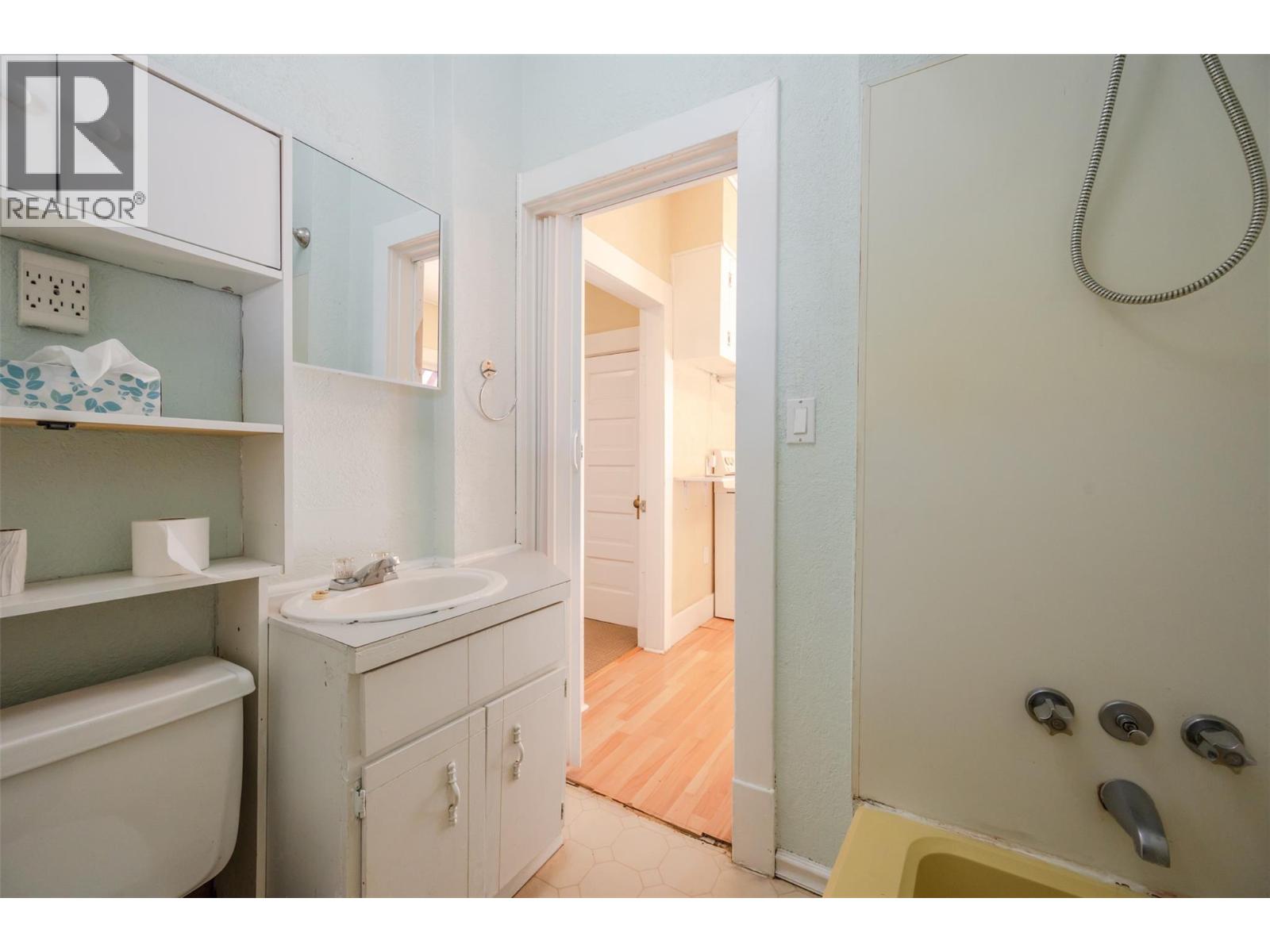 363 Nanaimo Avenue W, Penticton