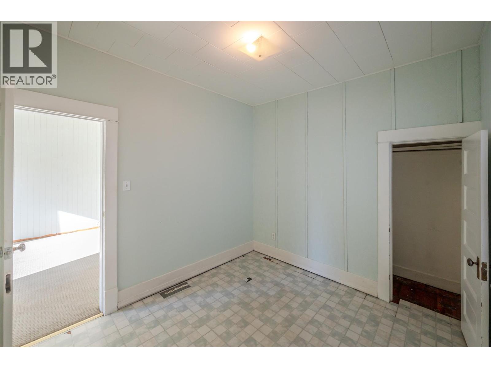 363 Nanaimo Avenue W, Penticton