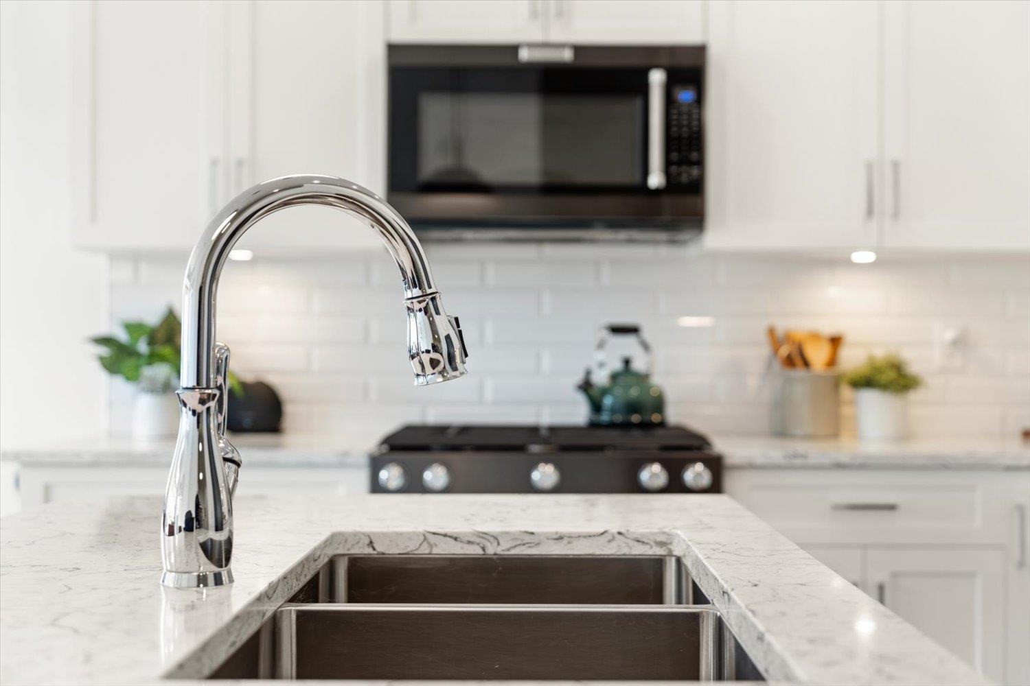 204 5384 TYEE LANE, Garrison Crossing — photo 18