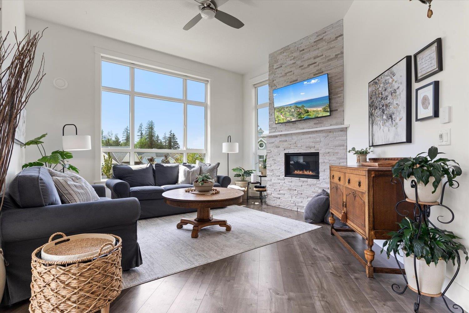 204 5384 TYEE LANE, Garrison Crossing — photo 9