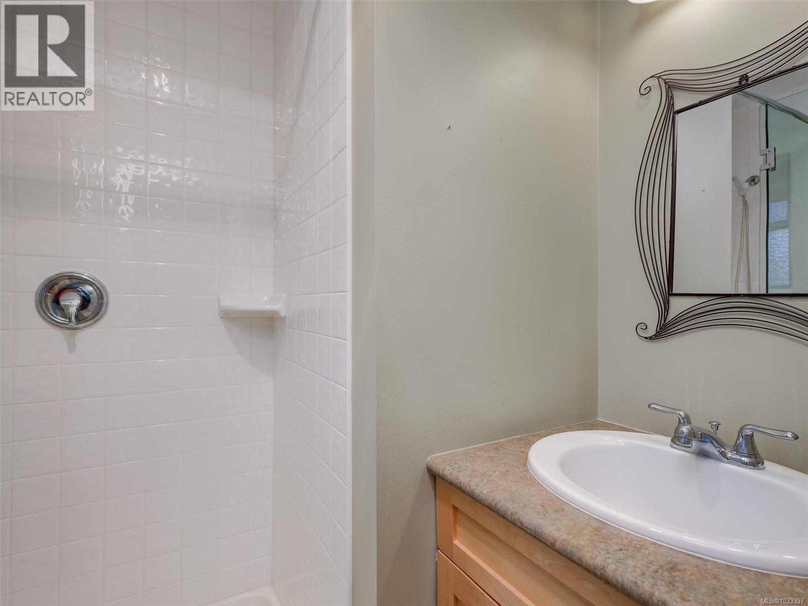  3904 Lexington Avenue, Saanich