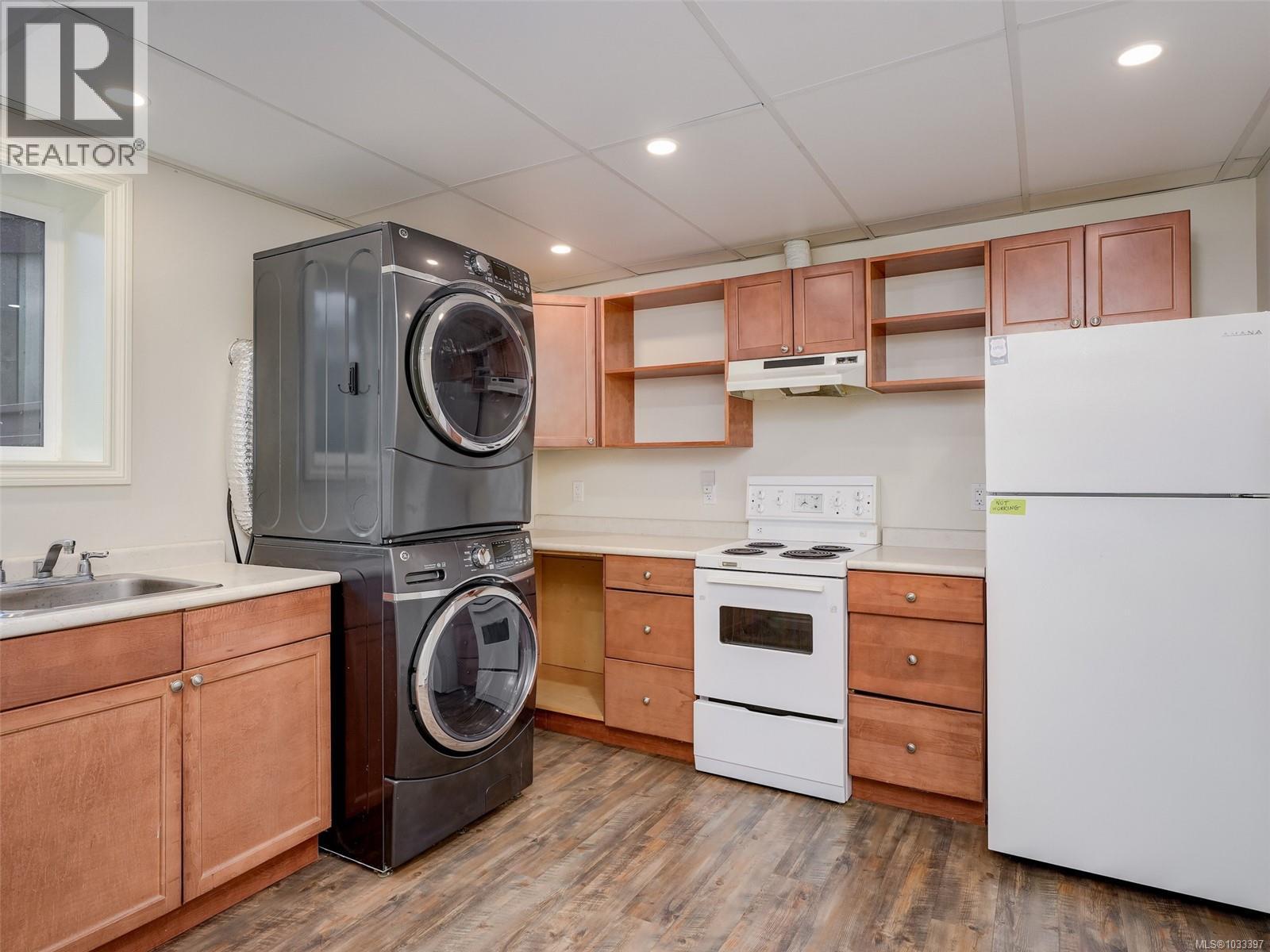  3904 Lexington Avenue, Saanich