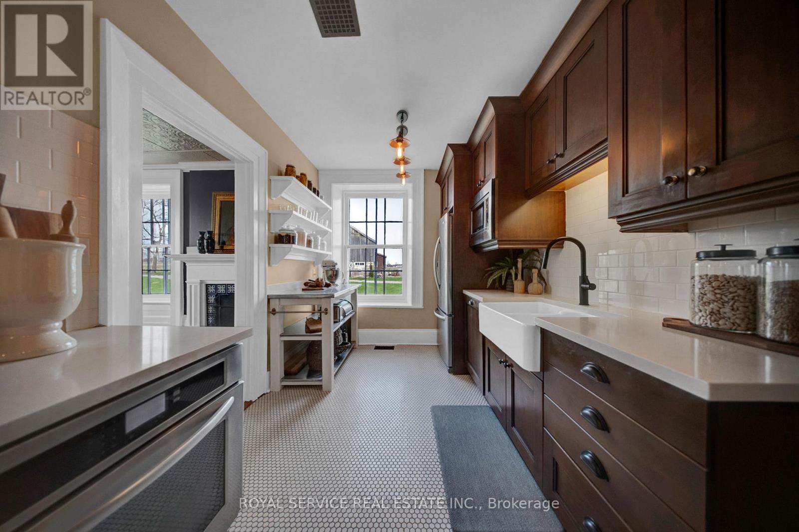 Caesarstone Counters & Dedicated Stainless Counter