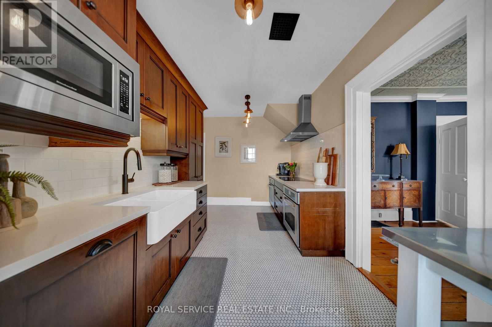 Integrated dishwasher with custom cabinetry panel