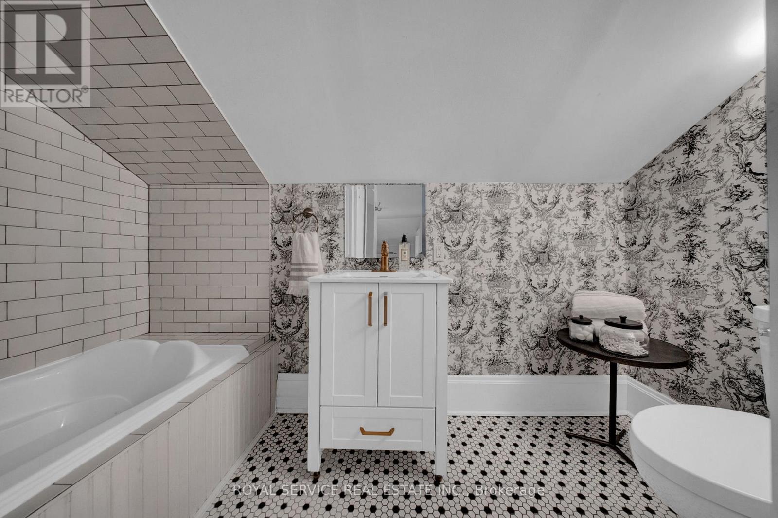Shared 4 Piece Washroom on 2nd Floor