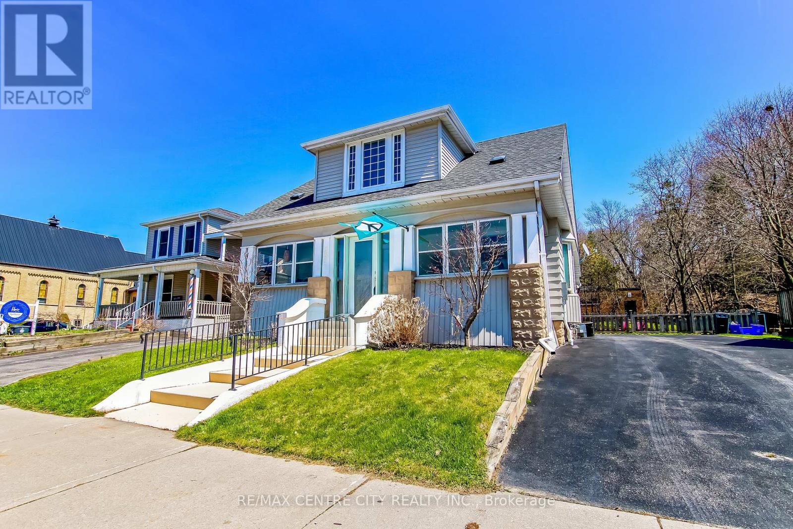 233 COLBORNE STREET Property Photo