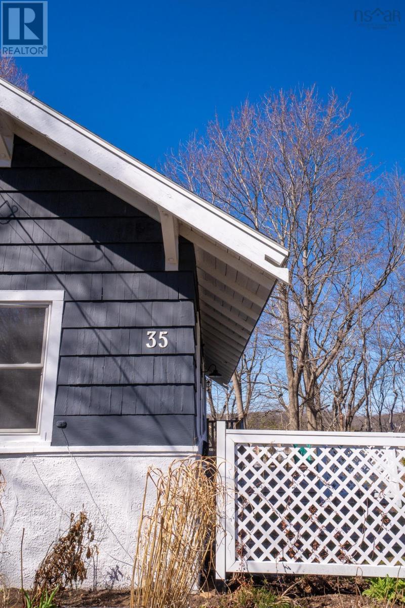 35 King Street — photo 44