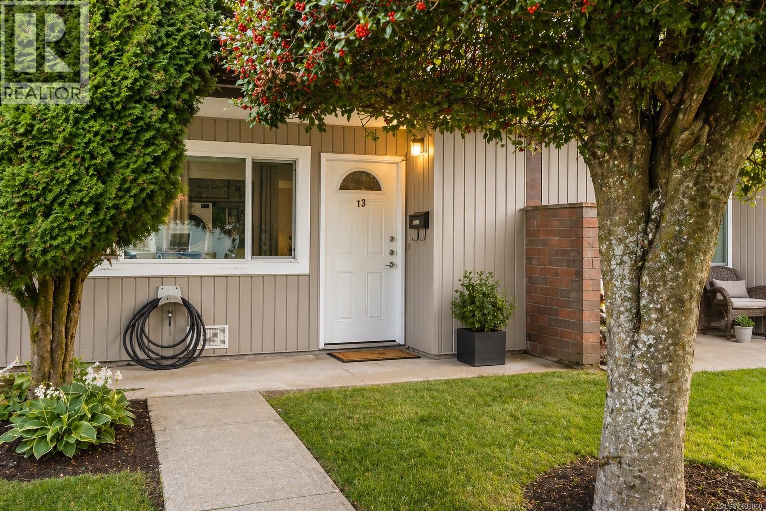 #13 285 Harewood Rd - Image 2