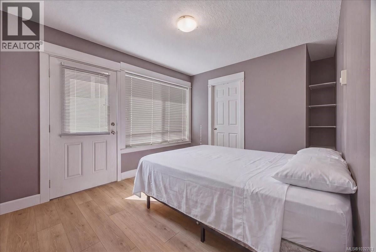 #112 6057 DOUMONT Rd - 16