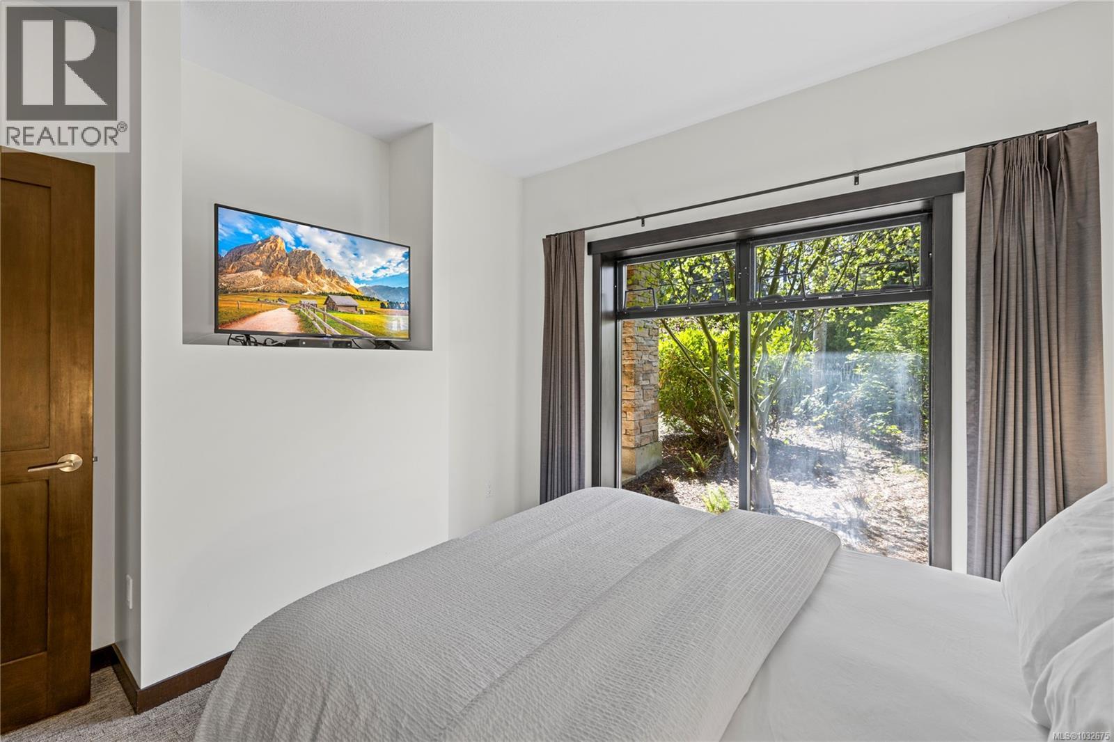 #114 1175 Resort Dr - 16