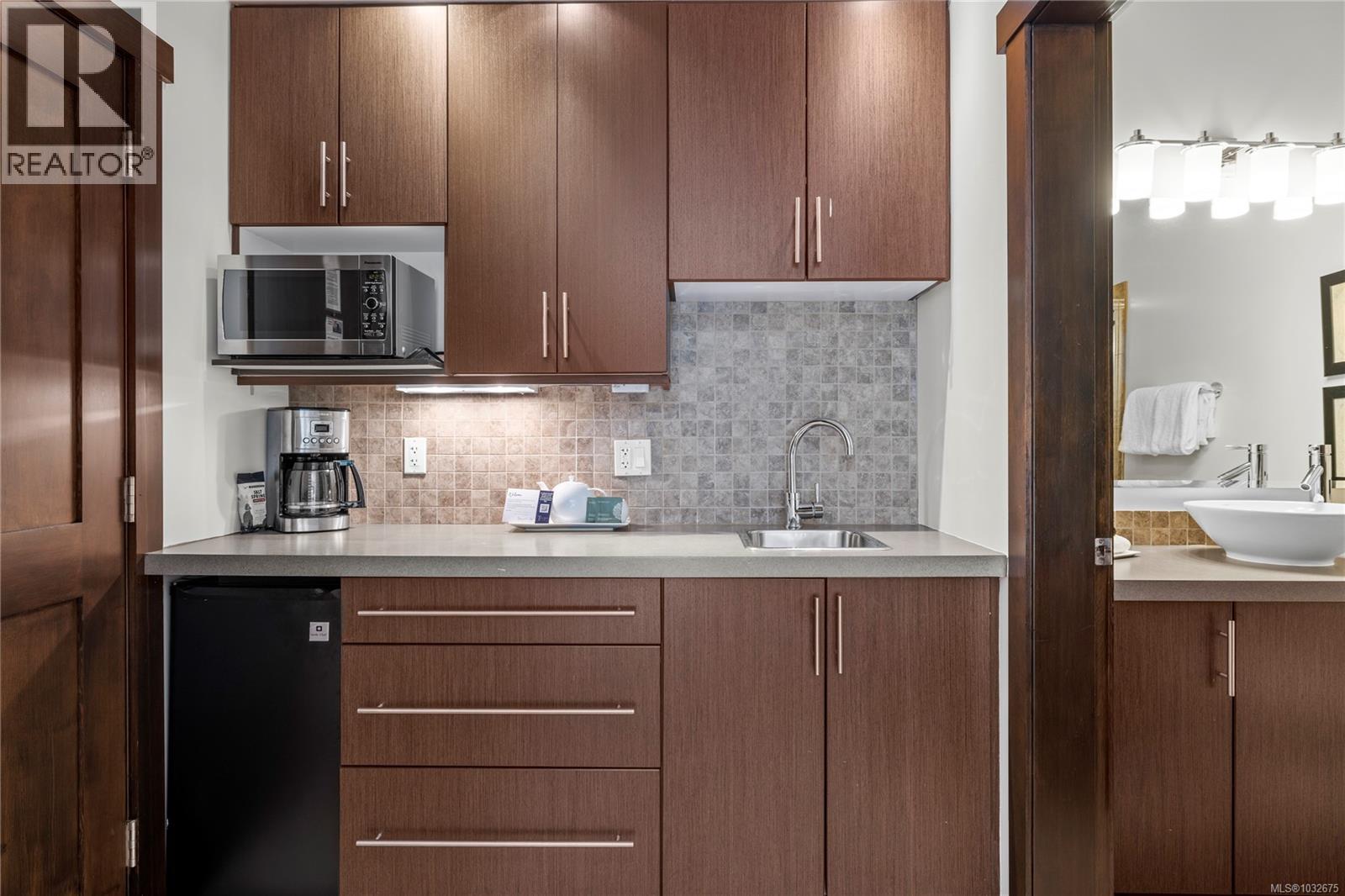 #114 1175 Resort Dr - 21