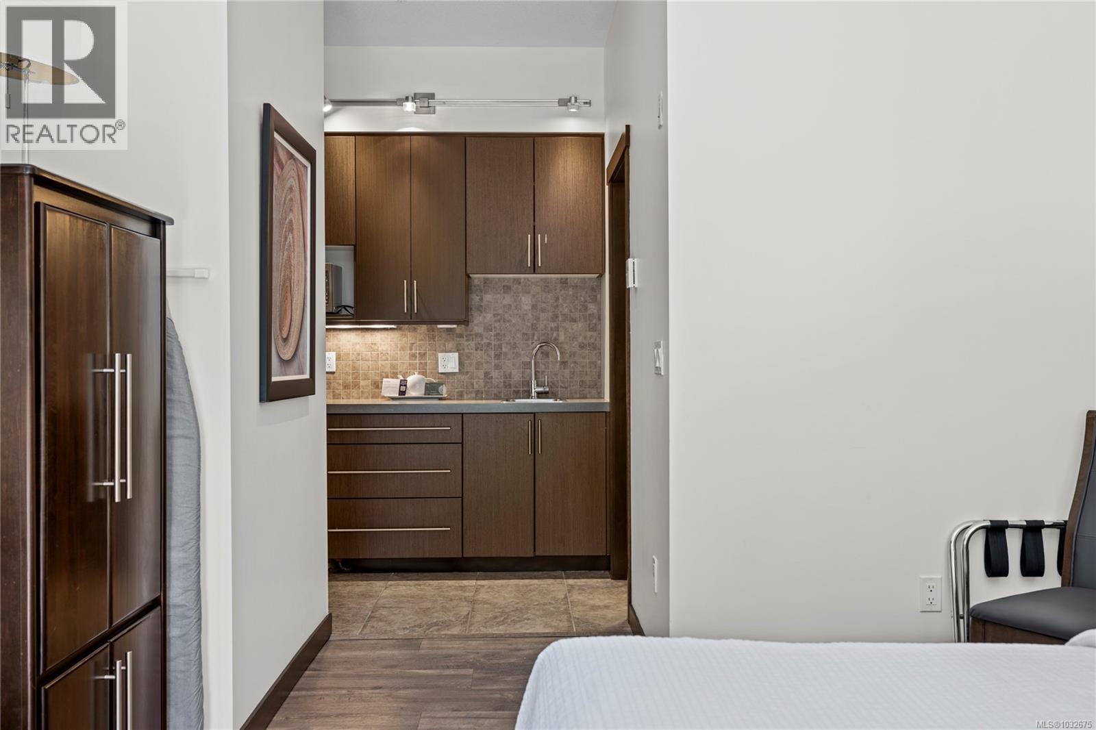 #114 1175 Resort Dr - 22