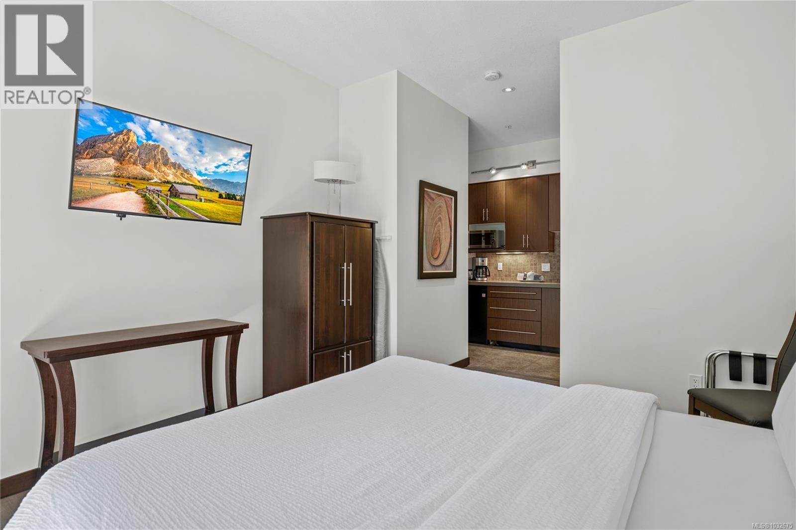 #114 1175 Resort Dr - 26