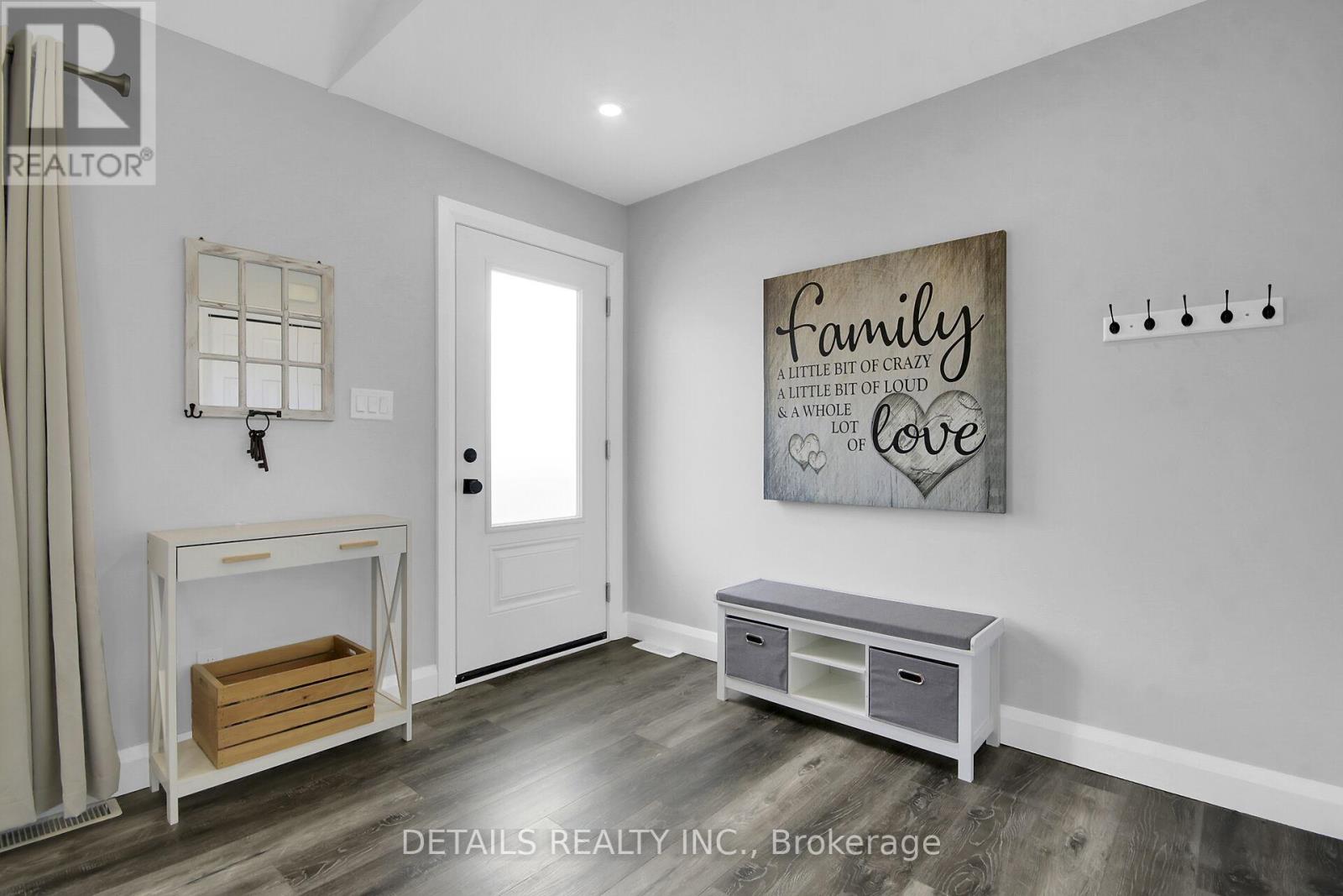 Front entrance Foyer