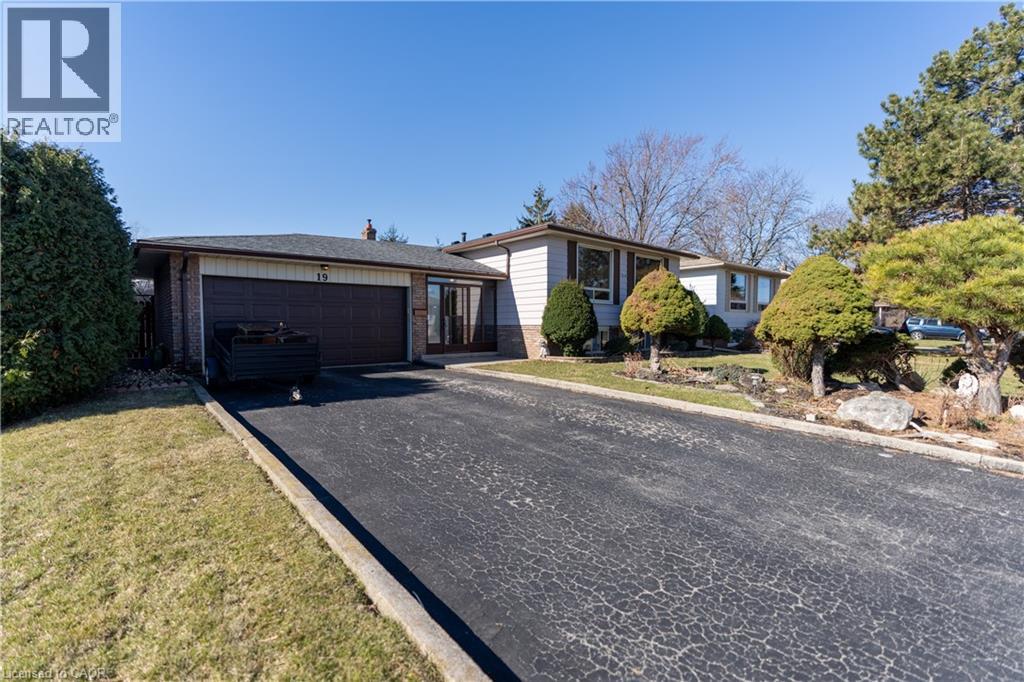 19 LYNWOOD Drive - 3