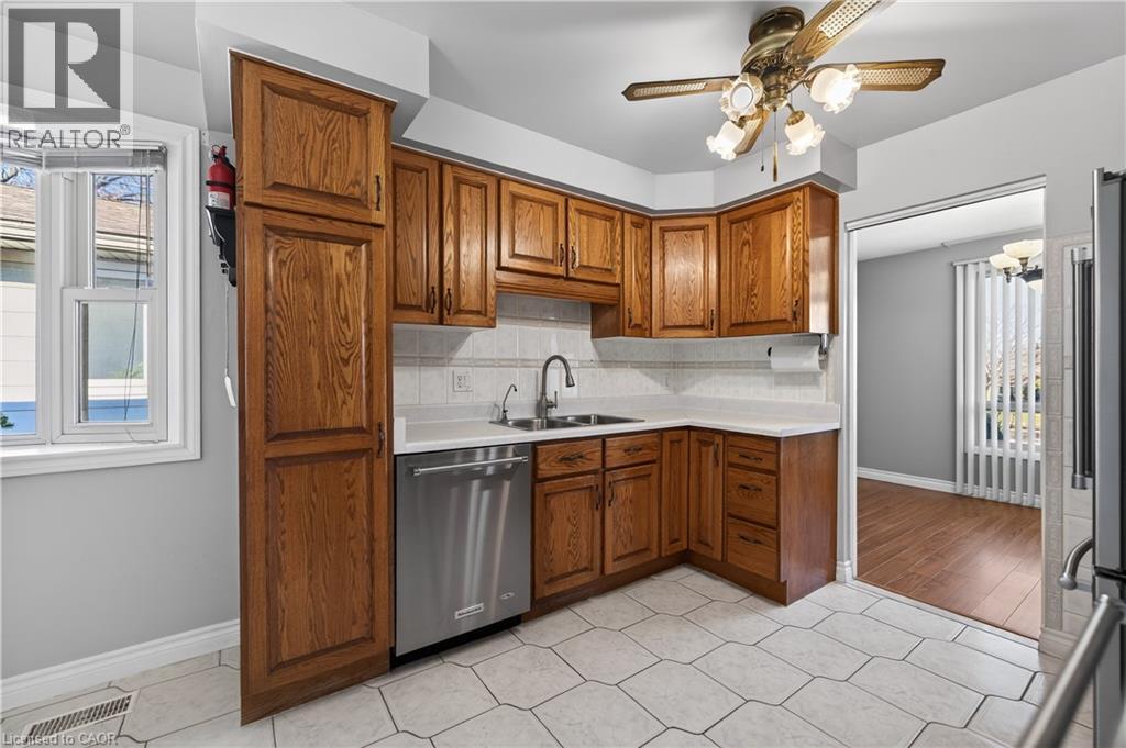 19 LYNWOOD Drive - 20