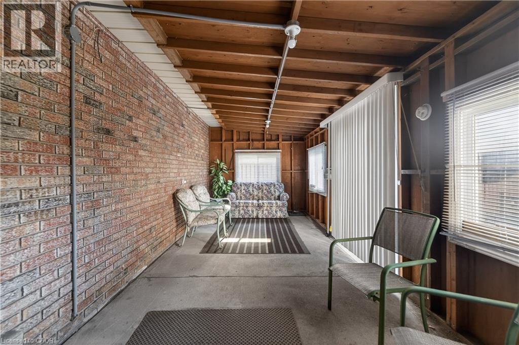 19 LYNWOOD Drive - 40