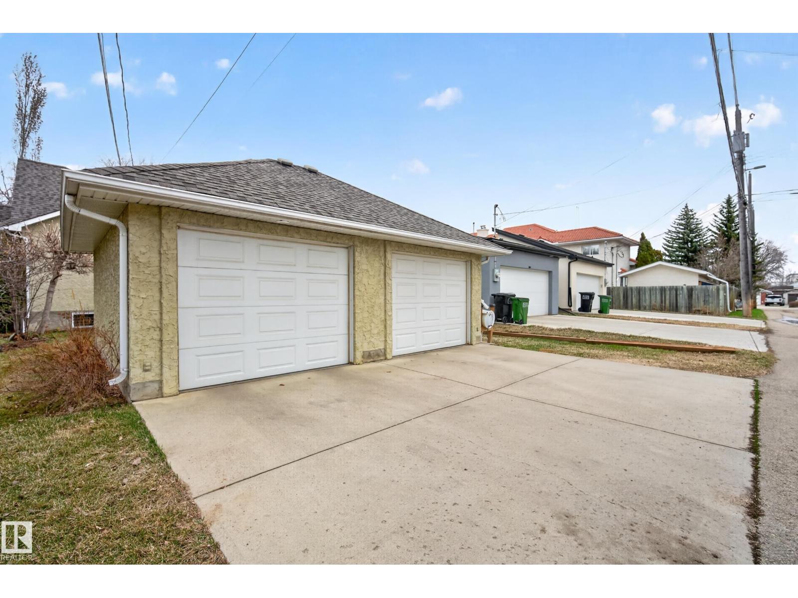 8721 88 AV NW - 47
