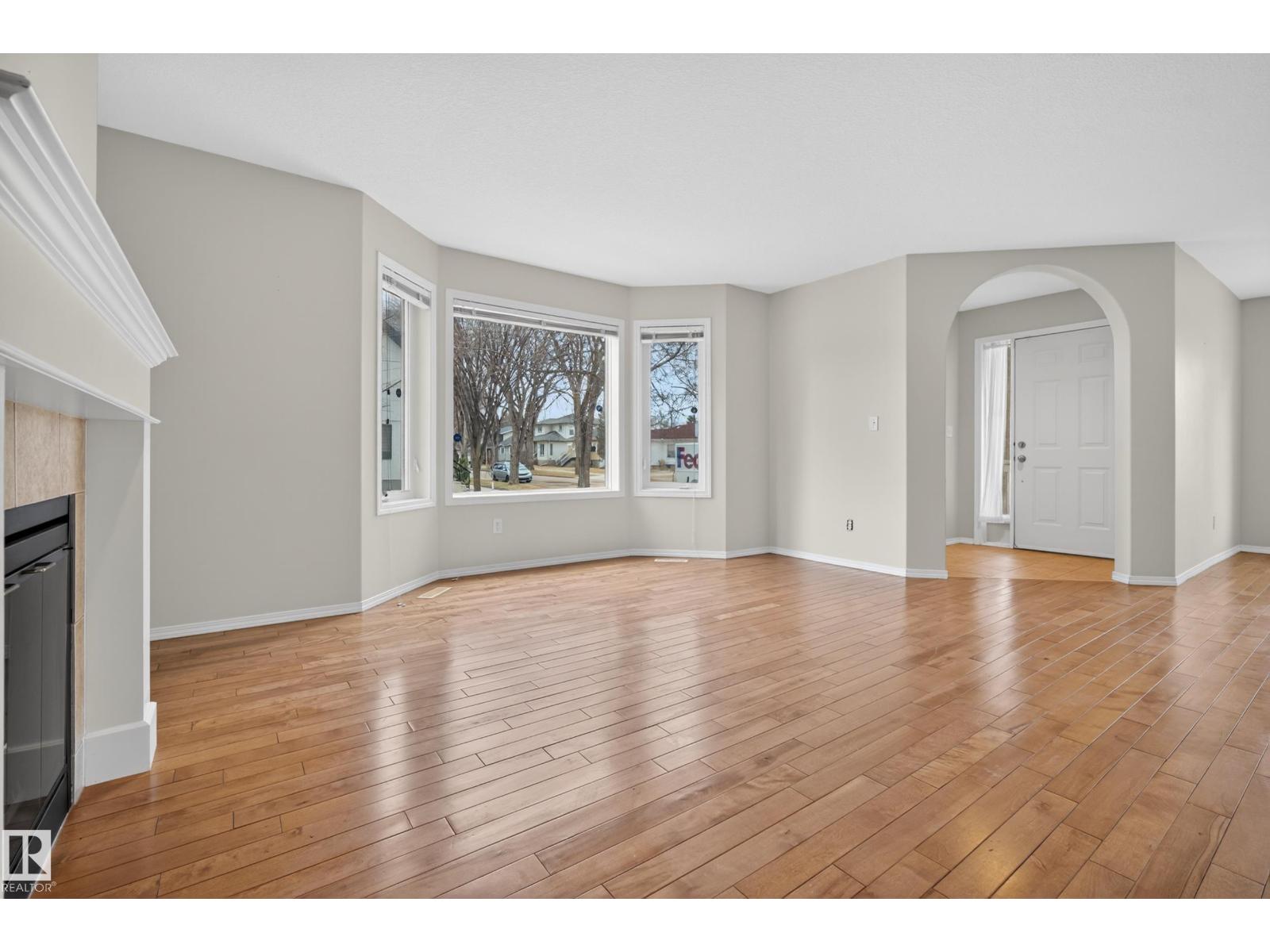 8721 88 AV NW - 9