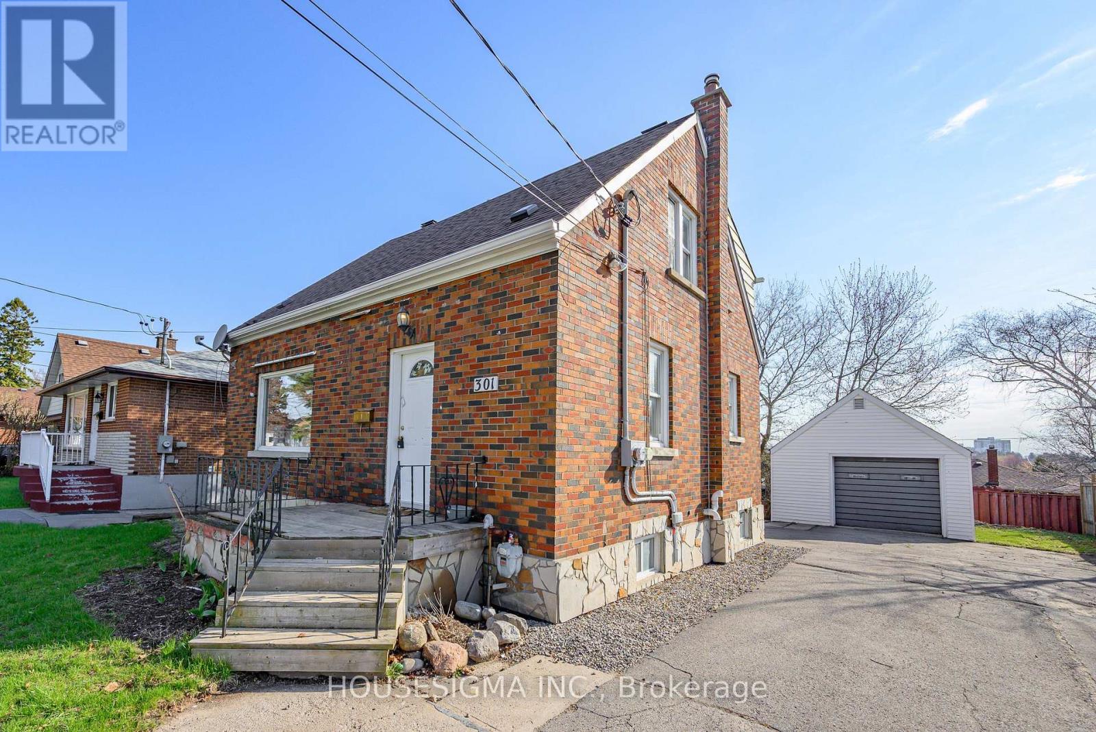 301 GIBBONS STREET - 1