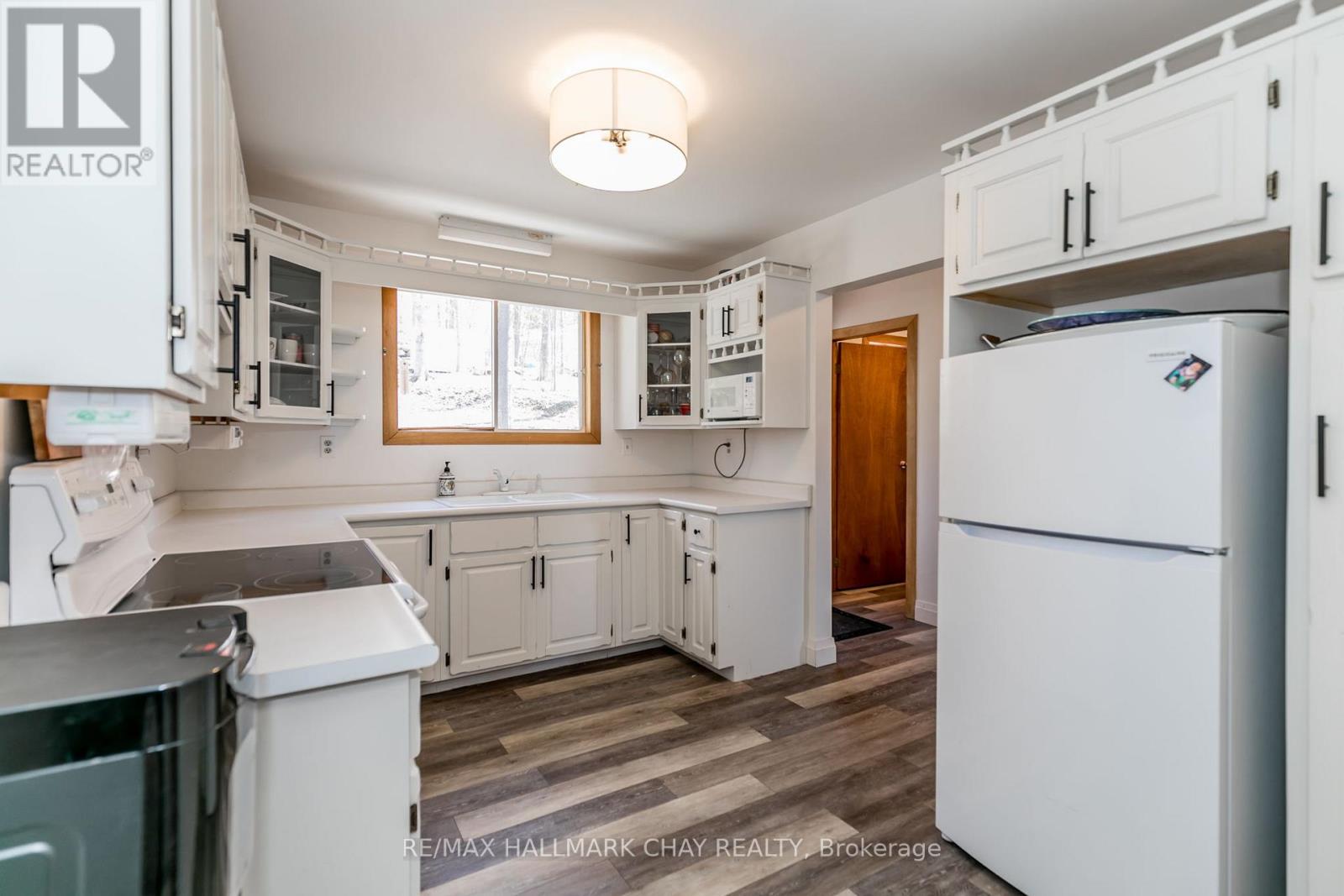 176 FARLAIN LAKE ROAD E - 16