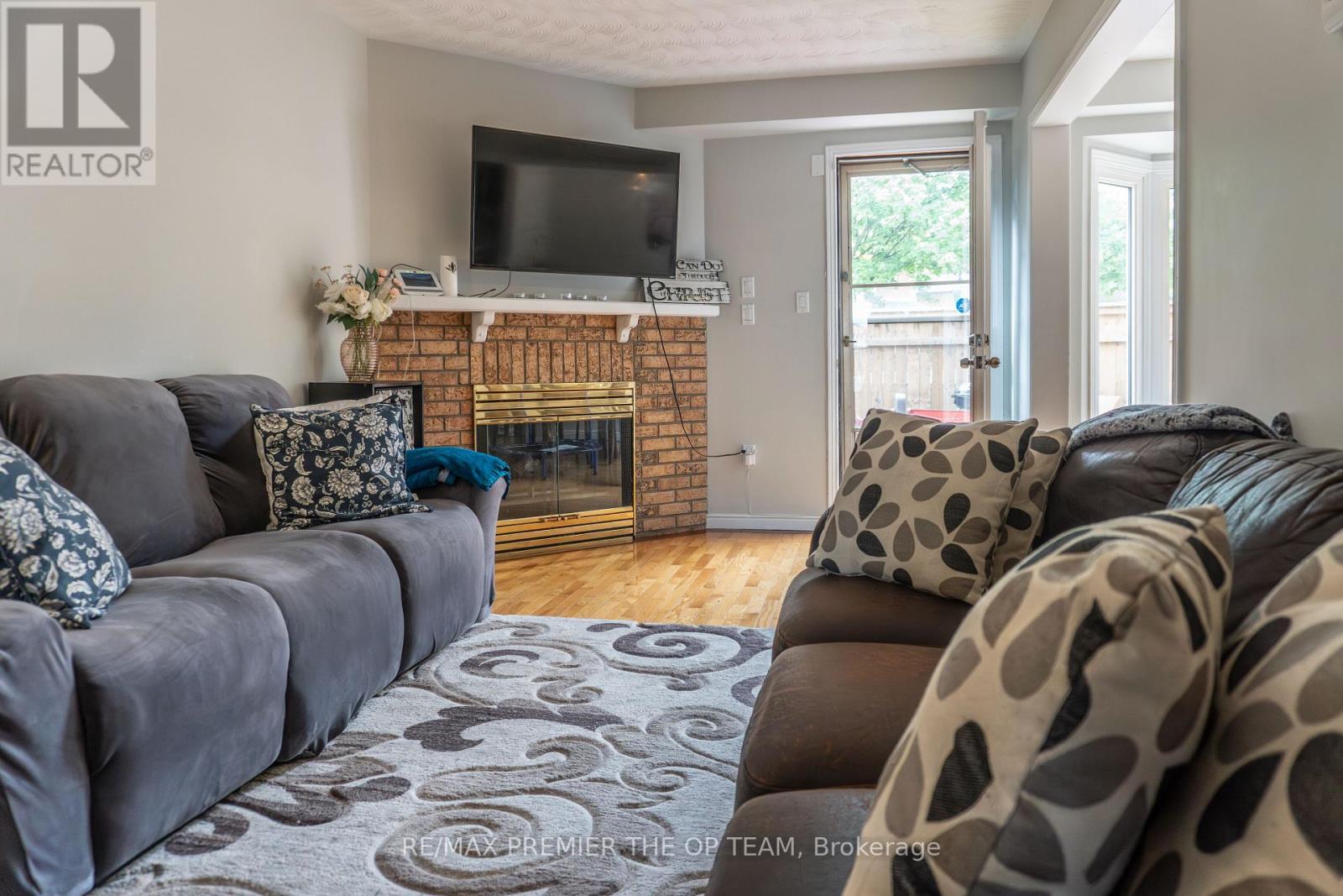 #3 255 MOUNT ALBION ROAD - 12