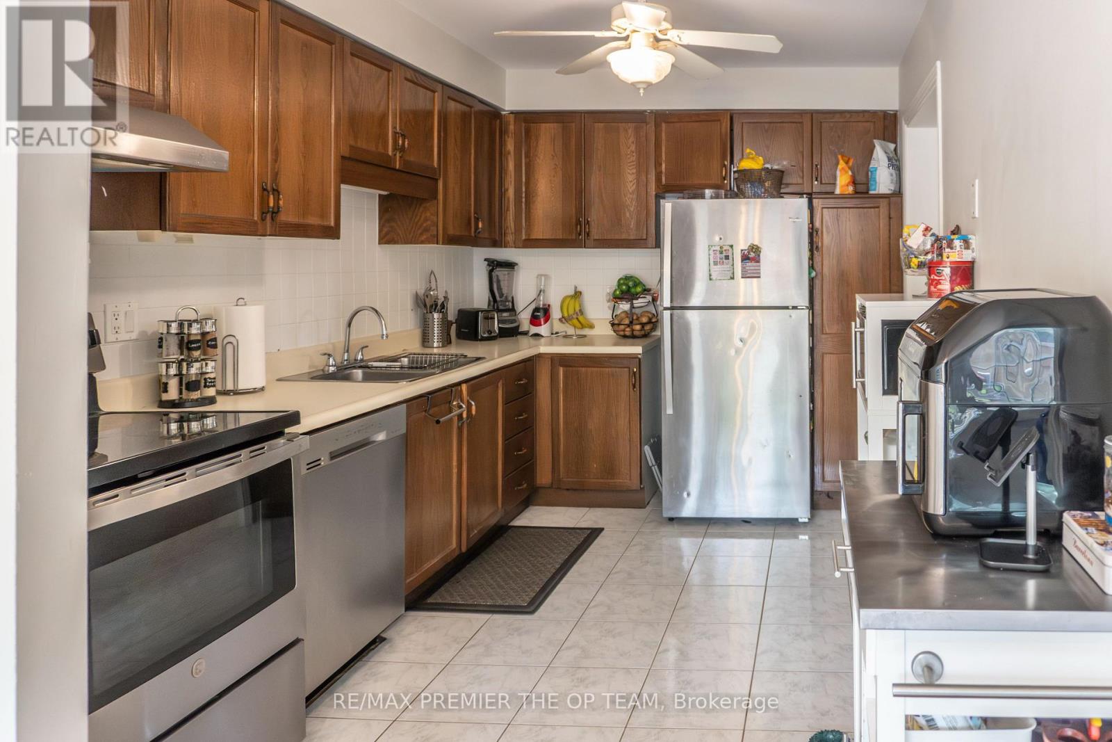 #3 255 MOUNT ALBION ROAD - 8