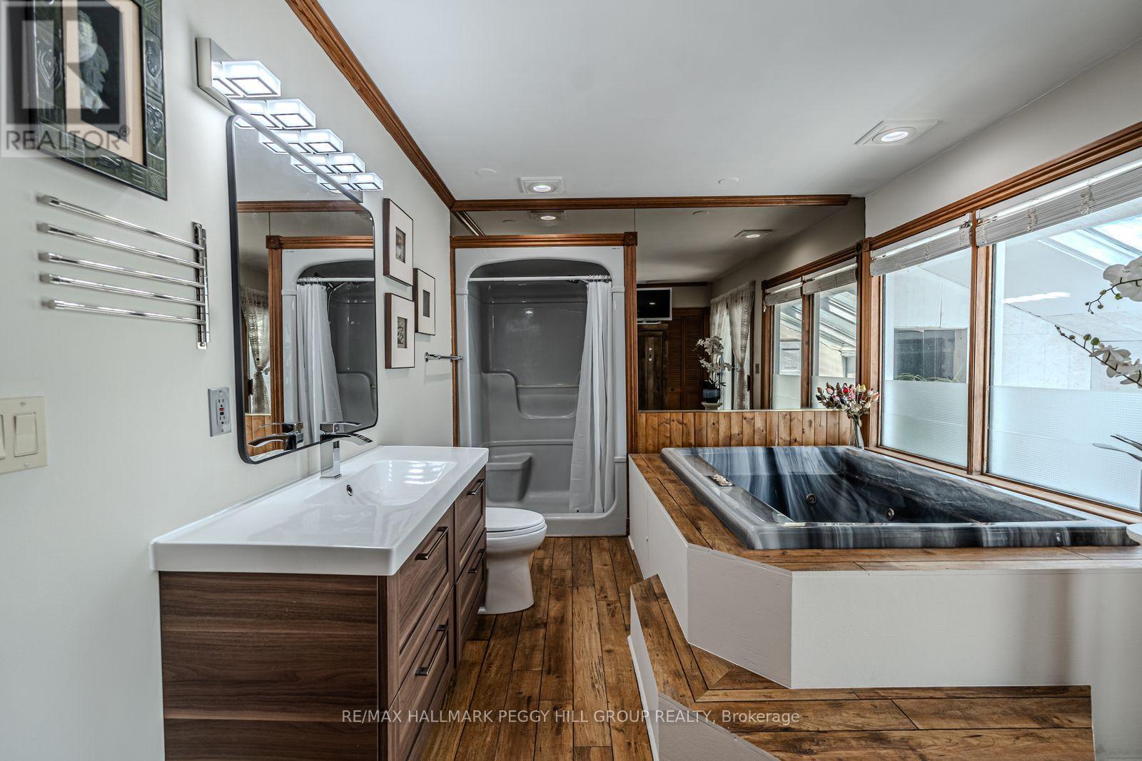 2582 LEONARD STREET — photo 13