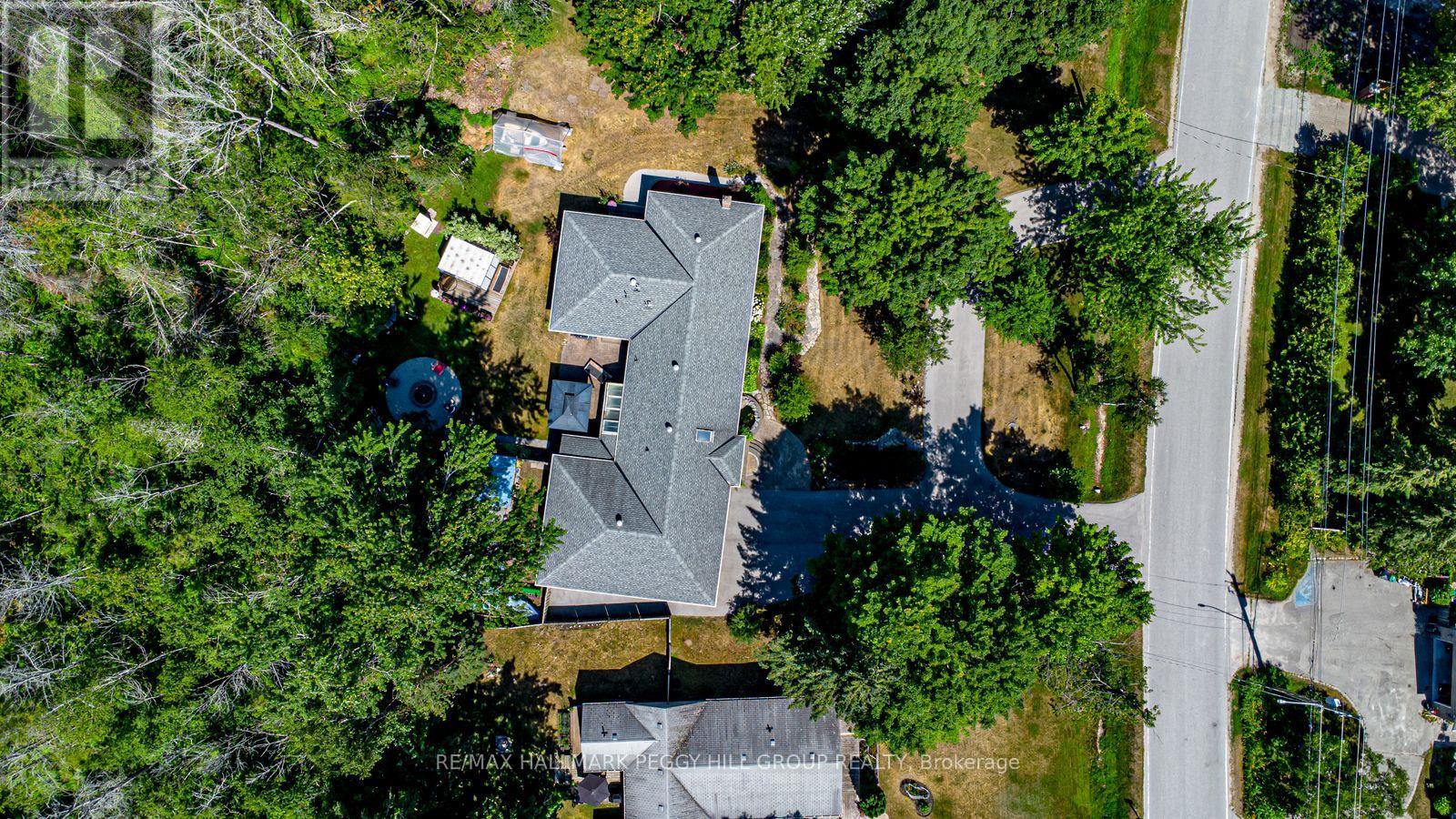 2582 LEONARD STREET — photo 27