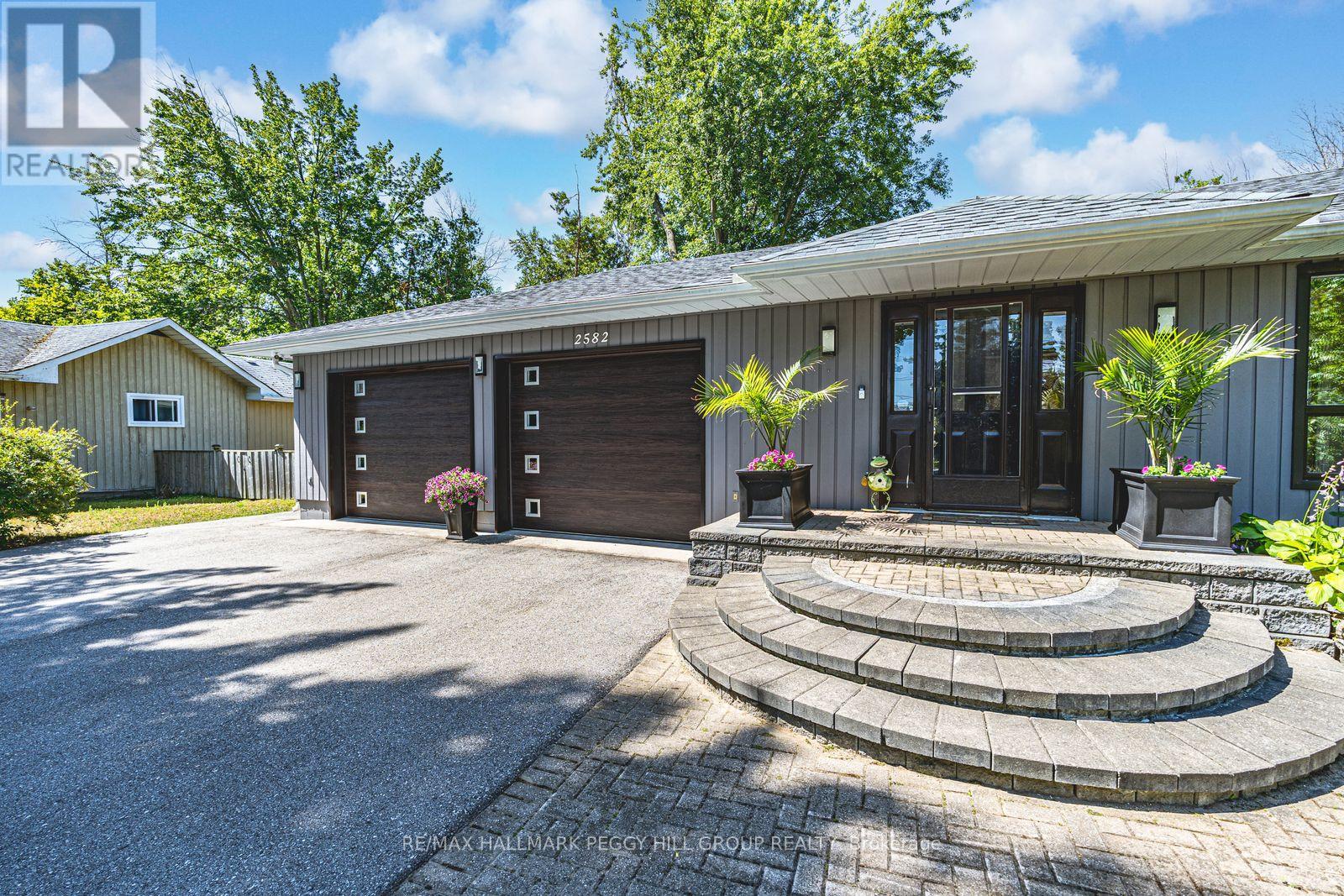 2582 LEONARD STREET — photo 14