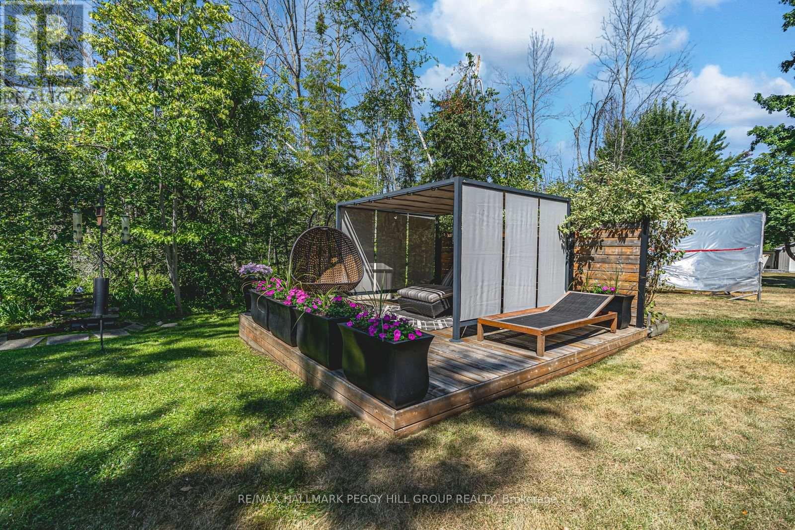 2582 LEONARD STREET — photo 16