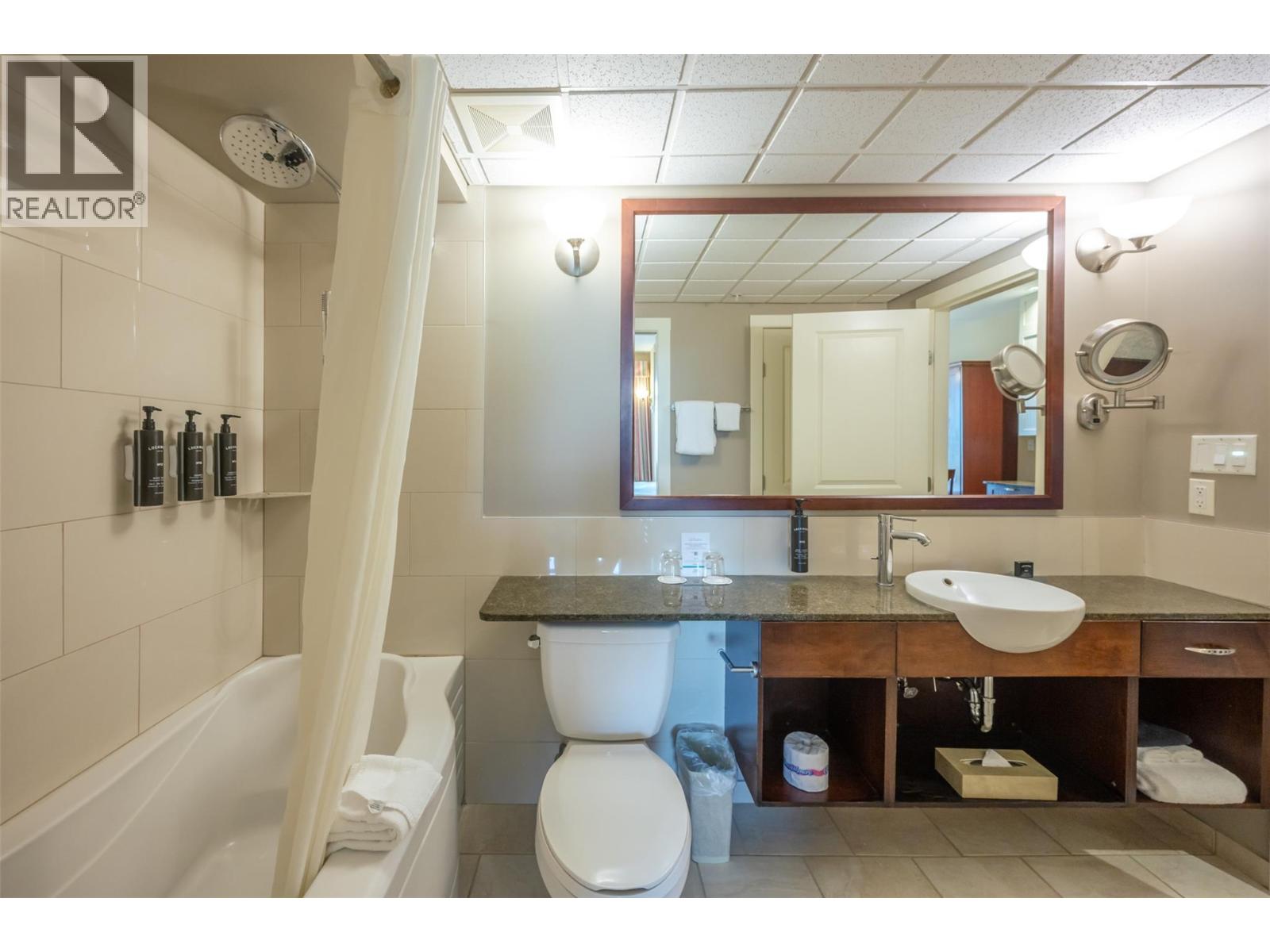 227 13011 Lakeshore Drive, Summerland