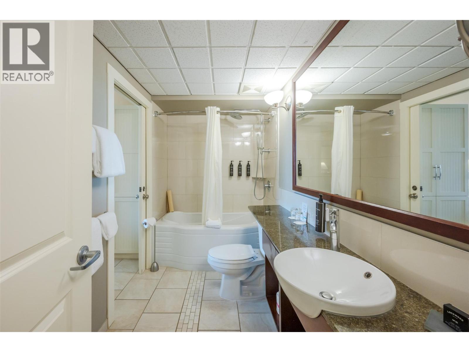 227 13011 Lakeshore Drive, Summerland