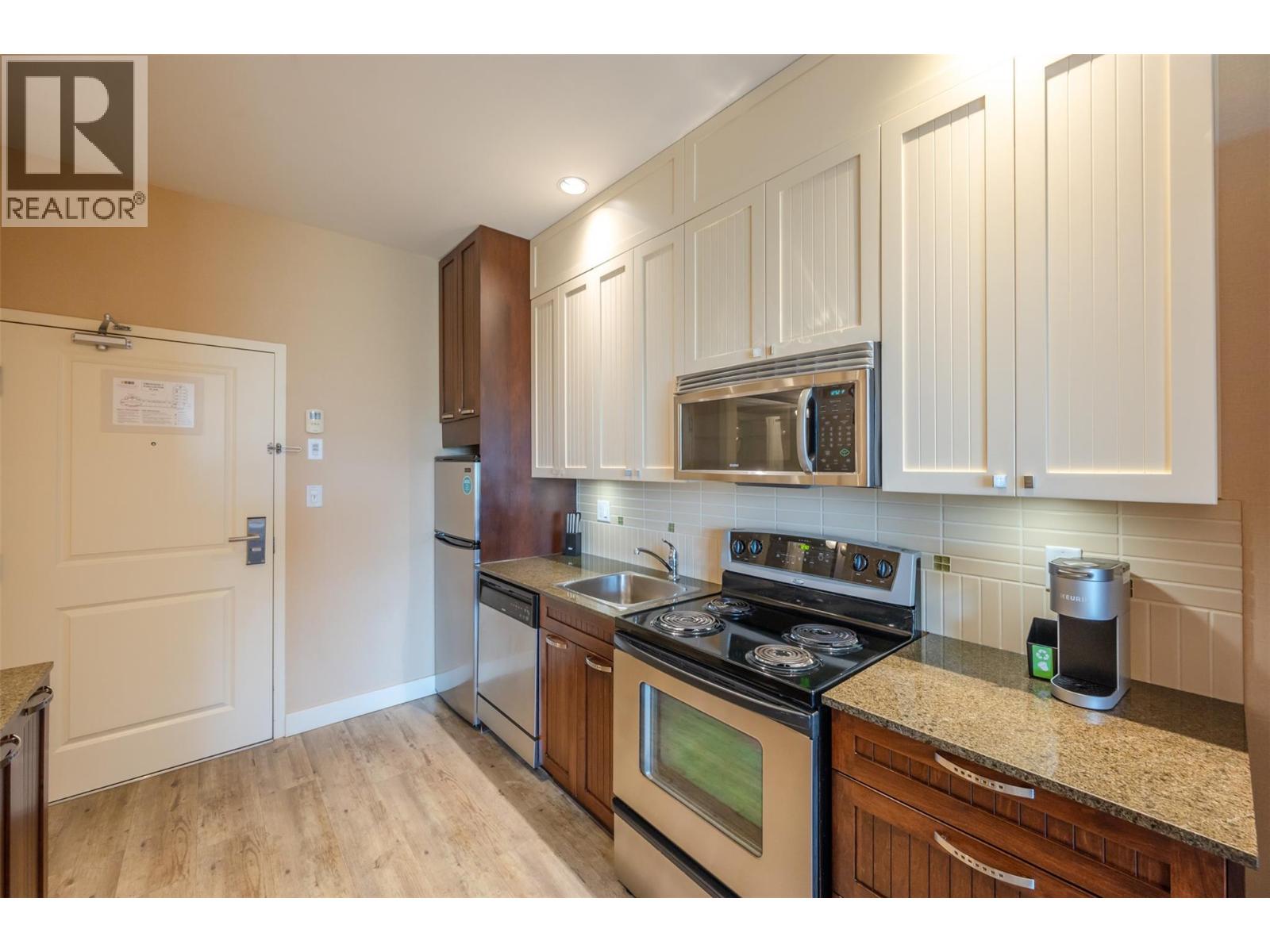 227 13011 Lakeshore Drive, Summerland