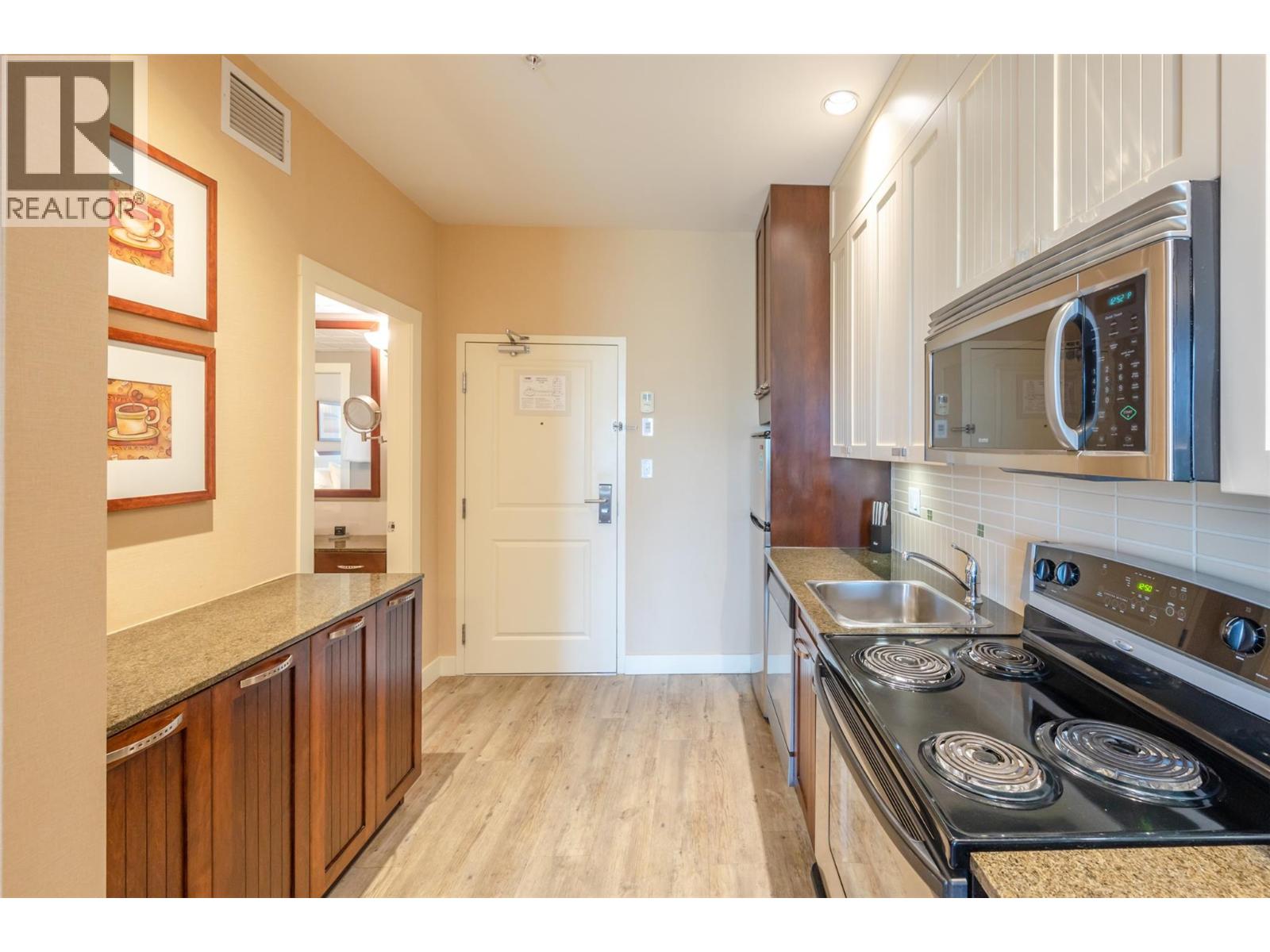 227 13011 Lakeshore Drive, Summerland