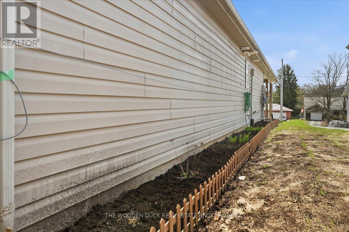 96 LIVINGSTONE AVENUE W — photo 23