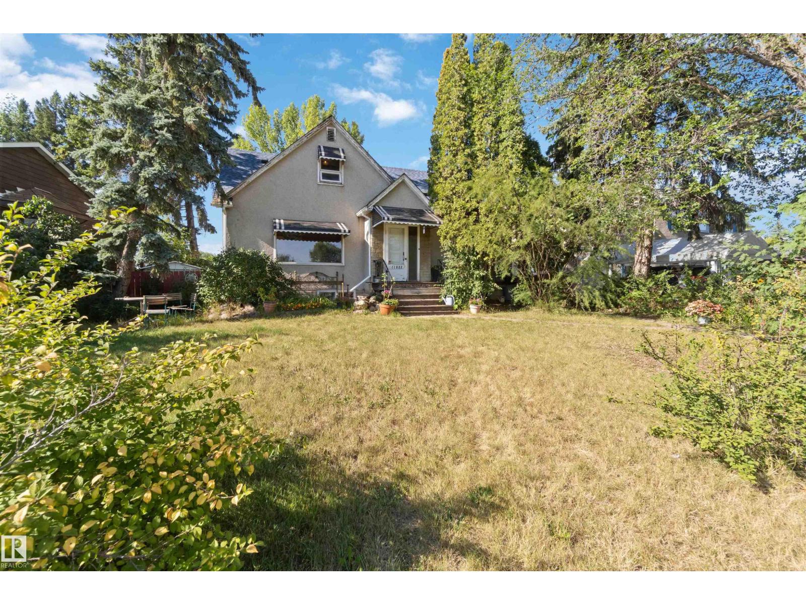 11022 110 AV NW, Edmonton