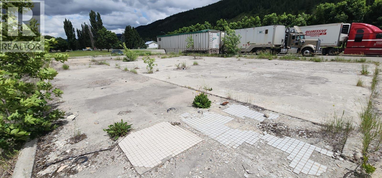 121 COPPER  N Avenue, Greenwood