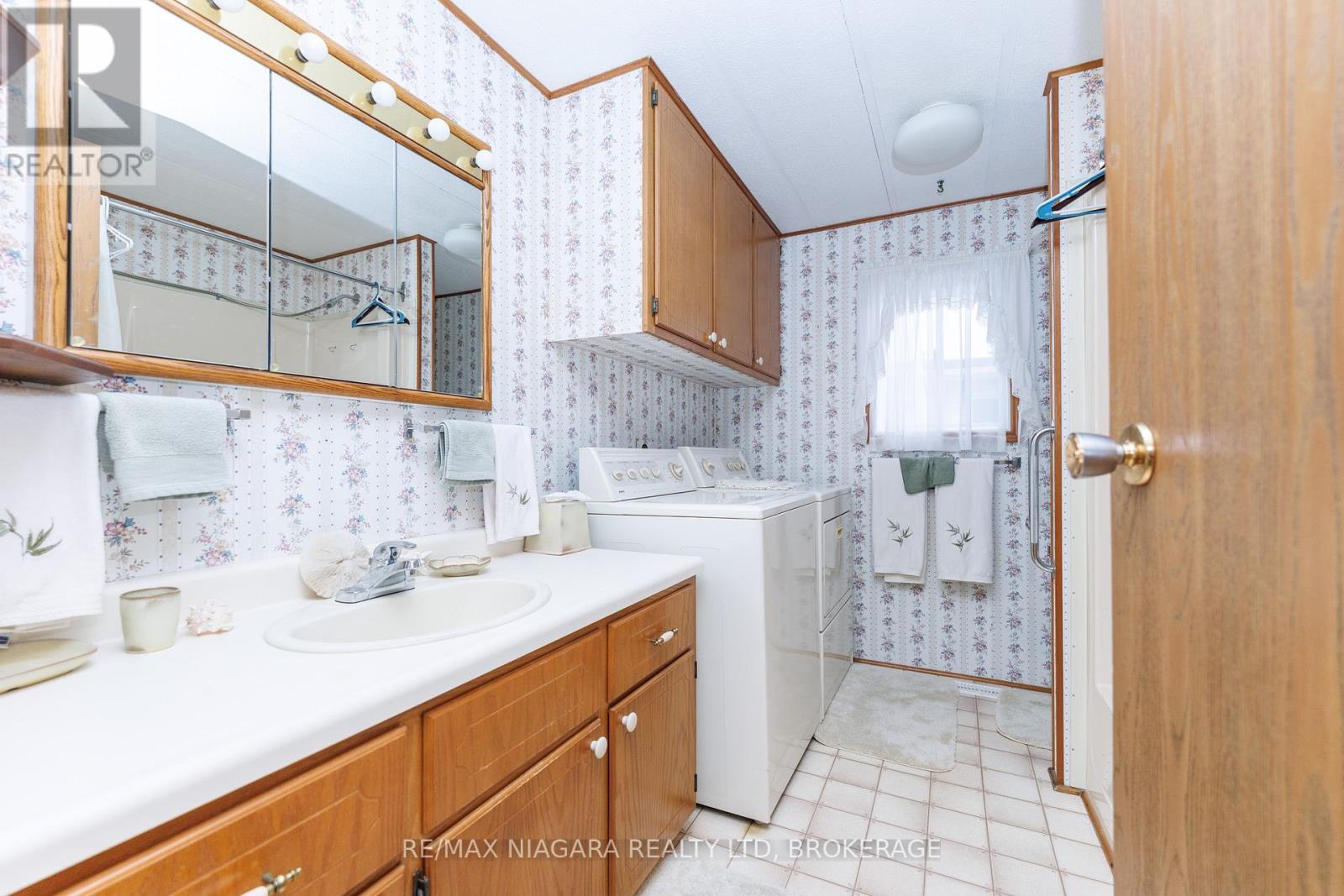 #178 3033 TOWNLINE ROAD - 22
