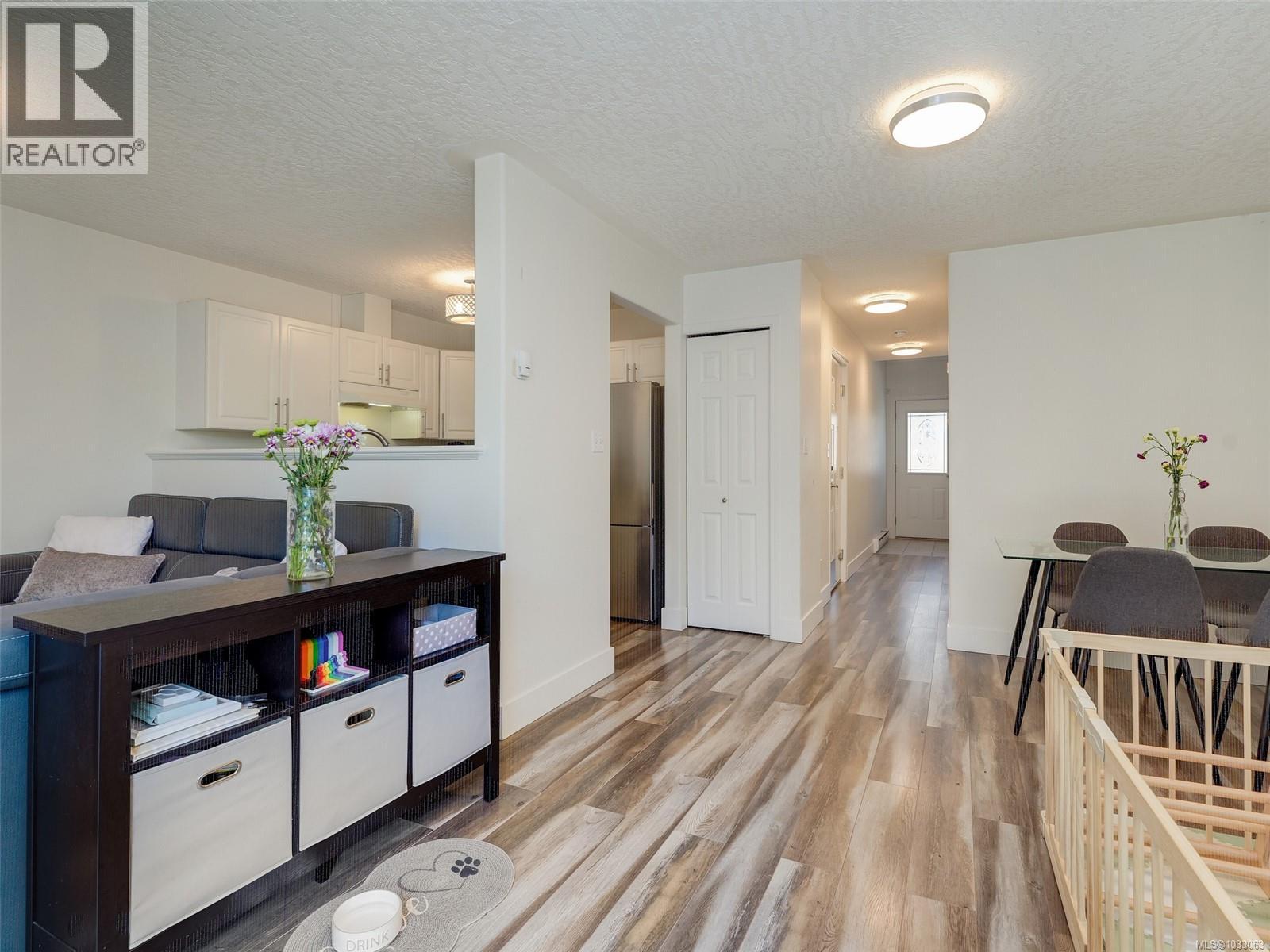 #108 920 Dunford Ave - 4