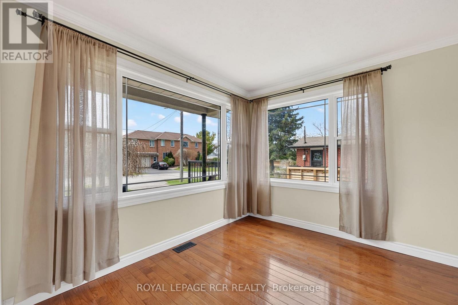 108 ALLAN STREET — photo 10