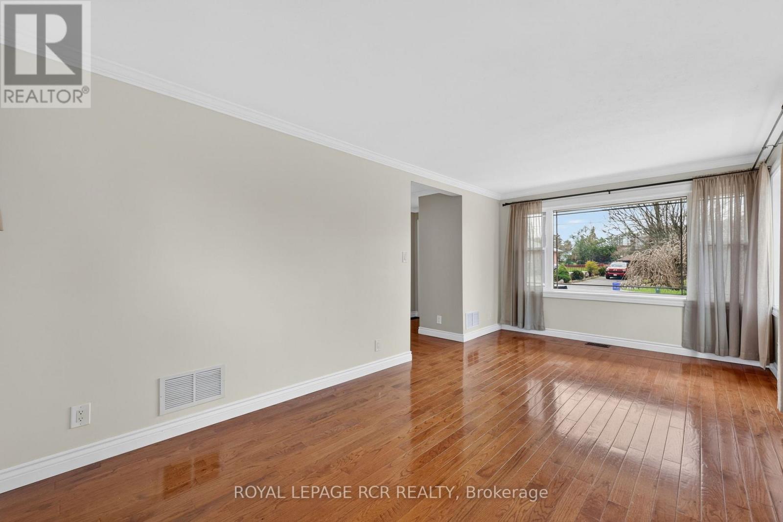 108 ALLAN STREET — photo 17